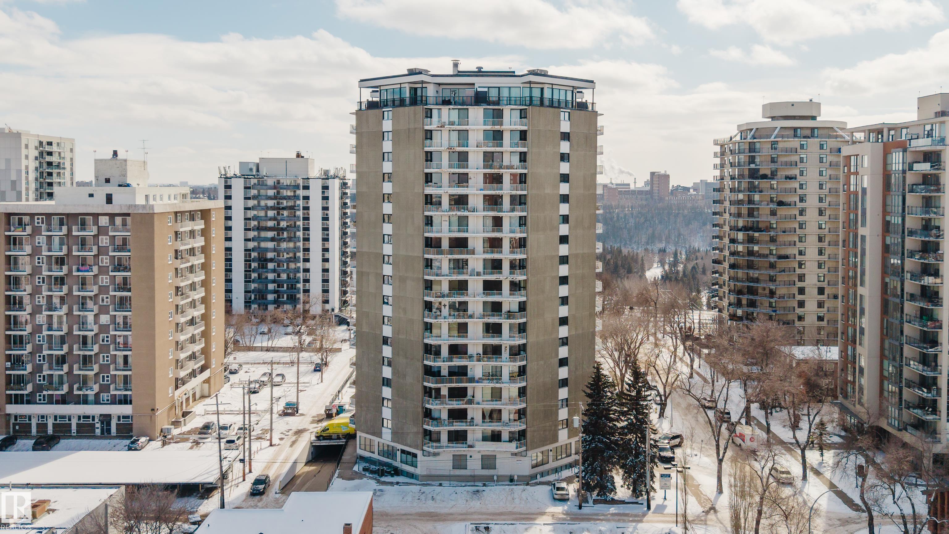 402 - 10045 117 Street NW, Wîhkwêntôwin, Edmonton