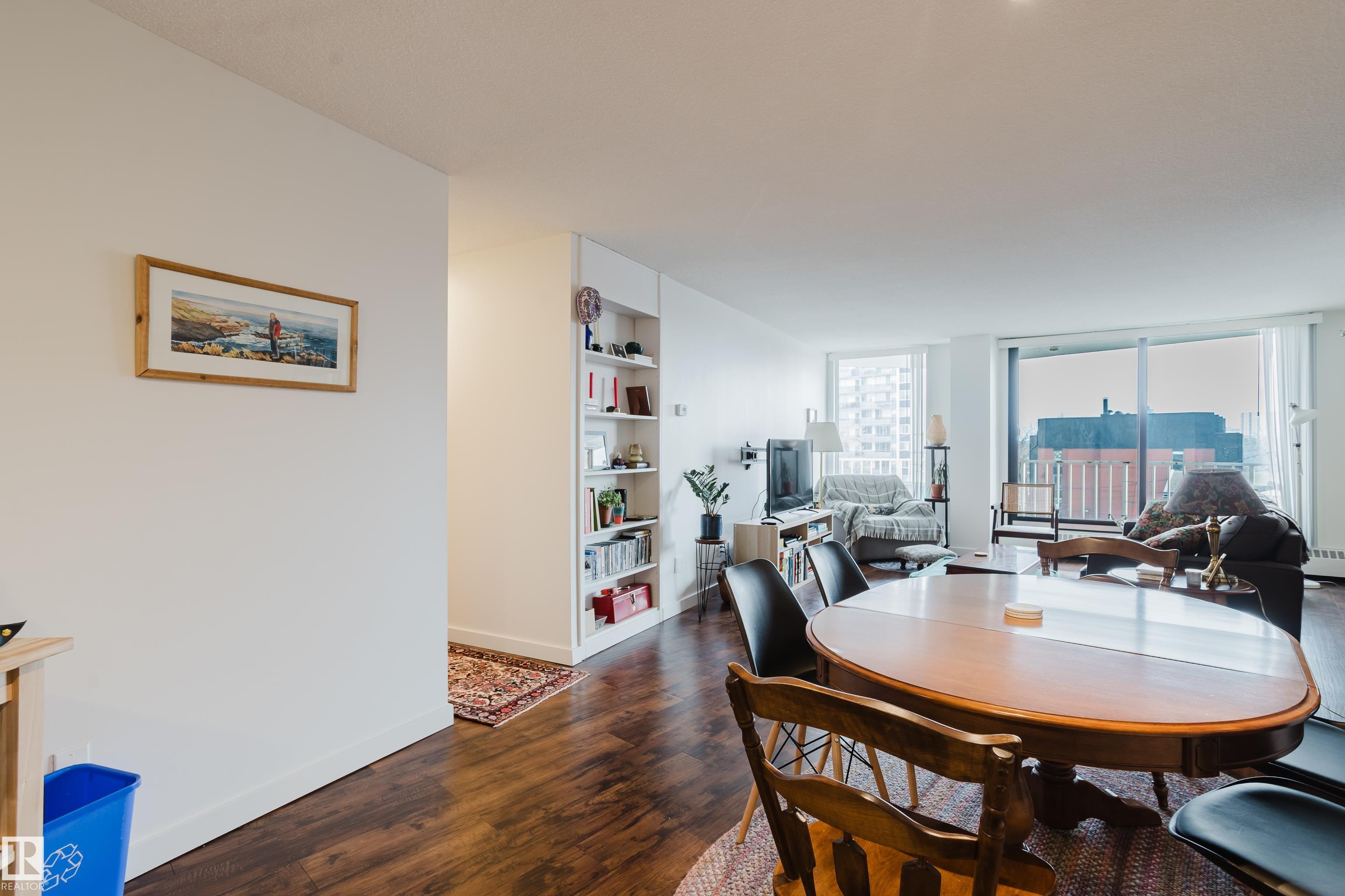 Photo 13 at 402 - 10045 117 Street NW, Wîhkwêntôwin, Edmonton