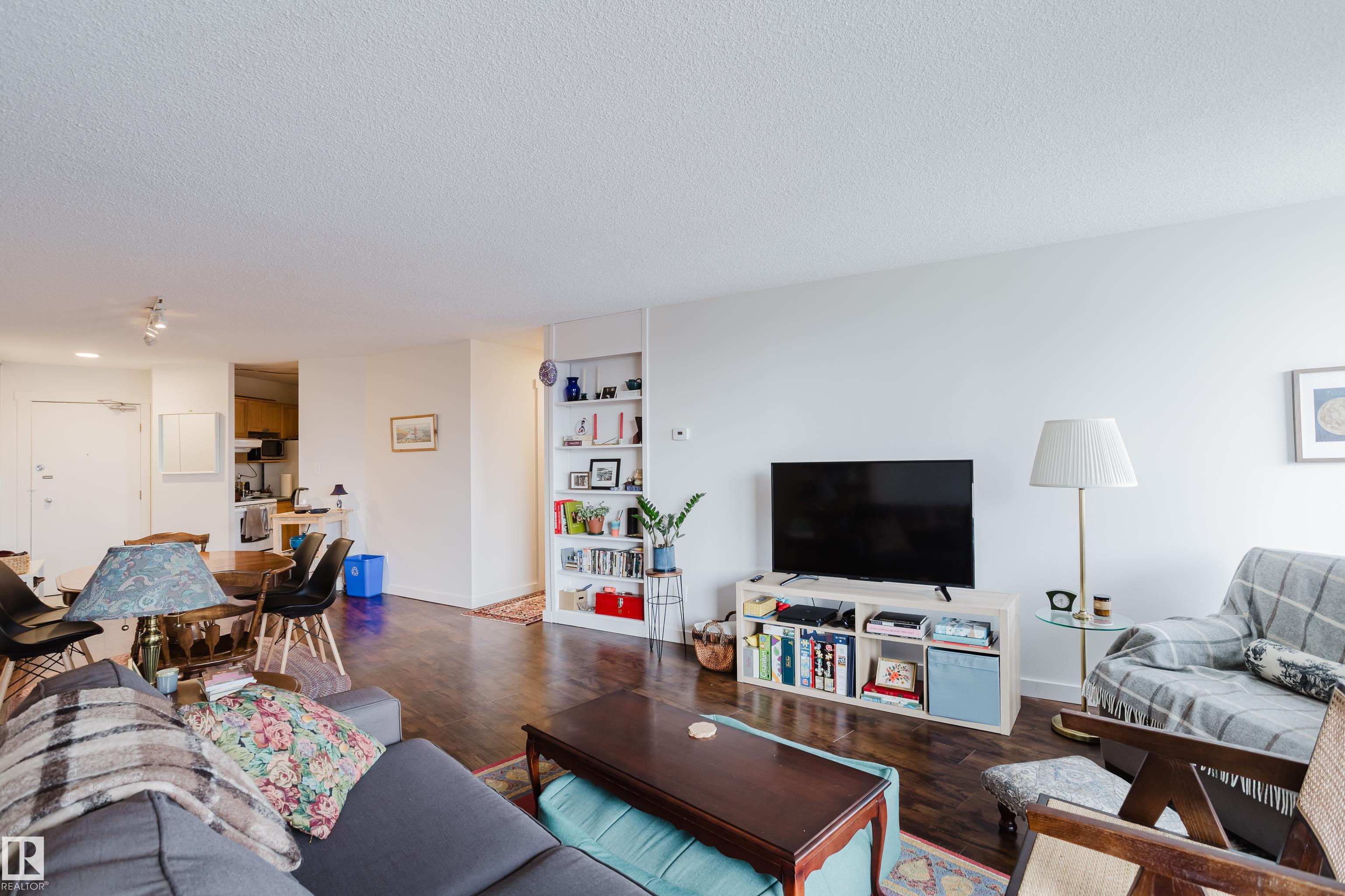 Photo 18 at 402 - 10045 117 Street NW, Wîhkwêntôwin, Edmonton