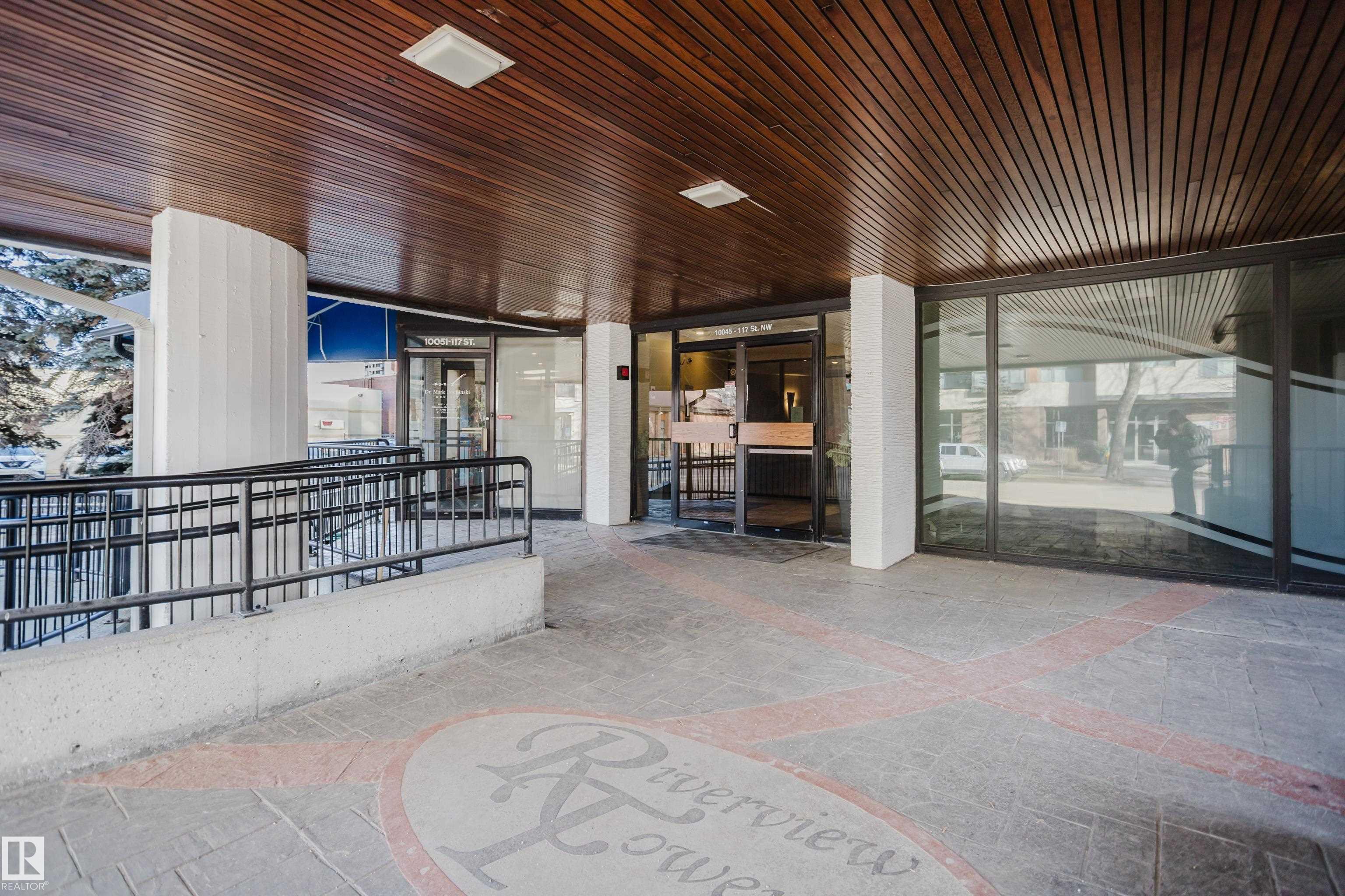 402 - 10045 117 Street NW, Wîhkwêntôwin, Edmonton