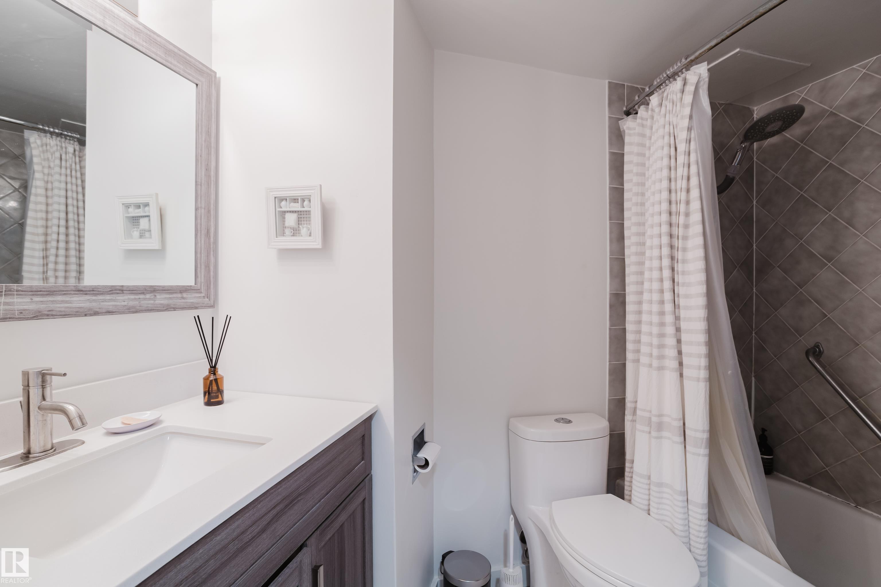 Photo 36 at 402 - 10045 117 Street NW, Wîhkwêntôwin, Edmonton