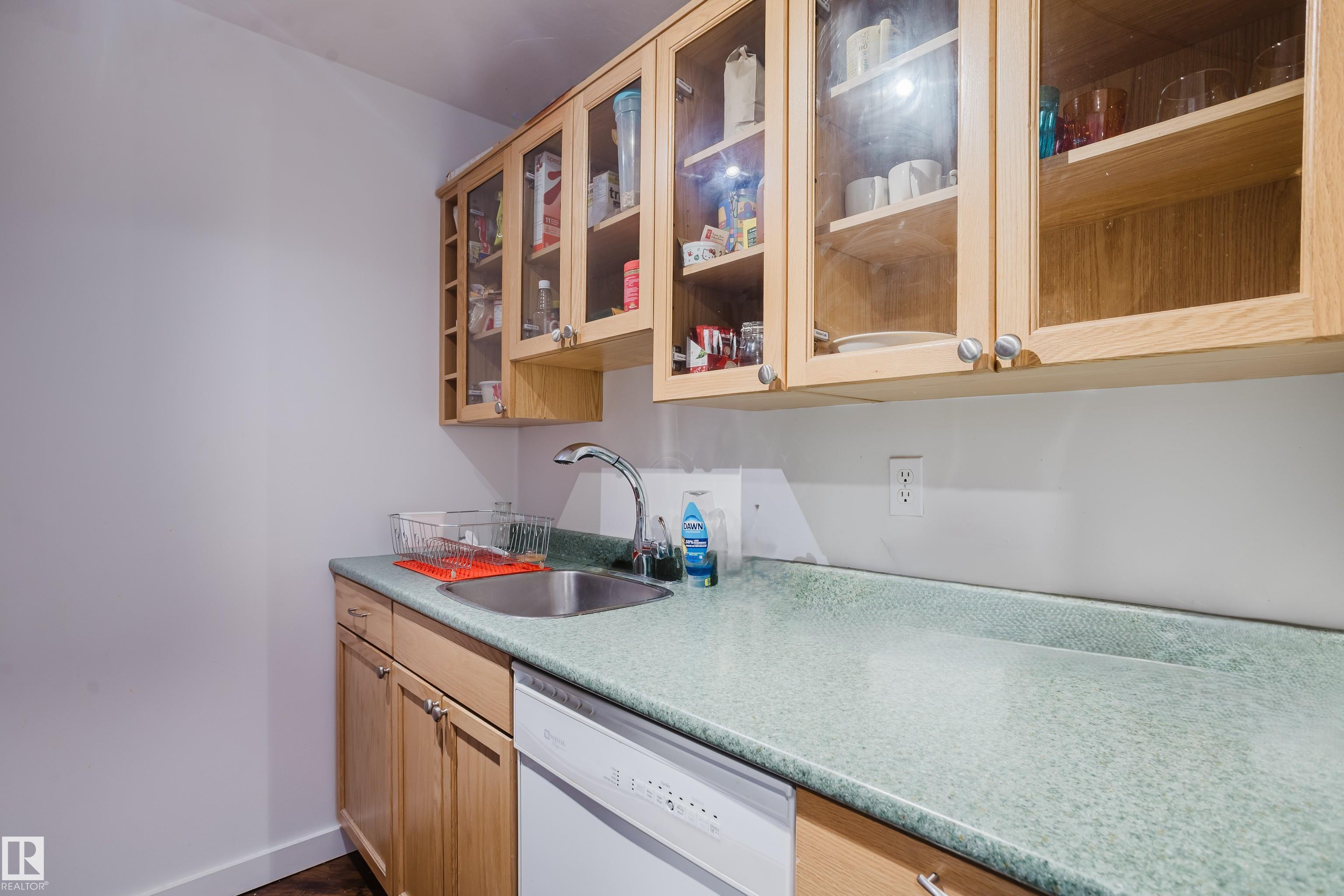 Photo 6 at 402 - 10045 117 Street NW, Wîhkwêntôwin, Edmonton