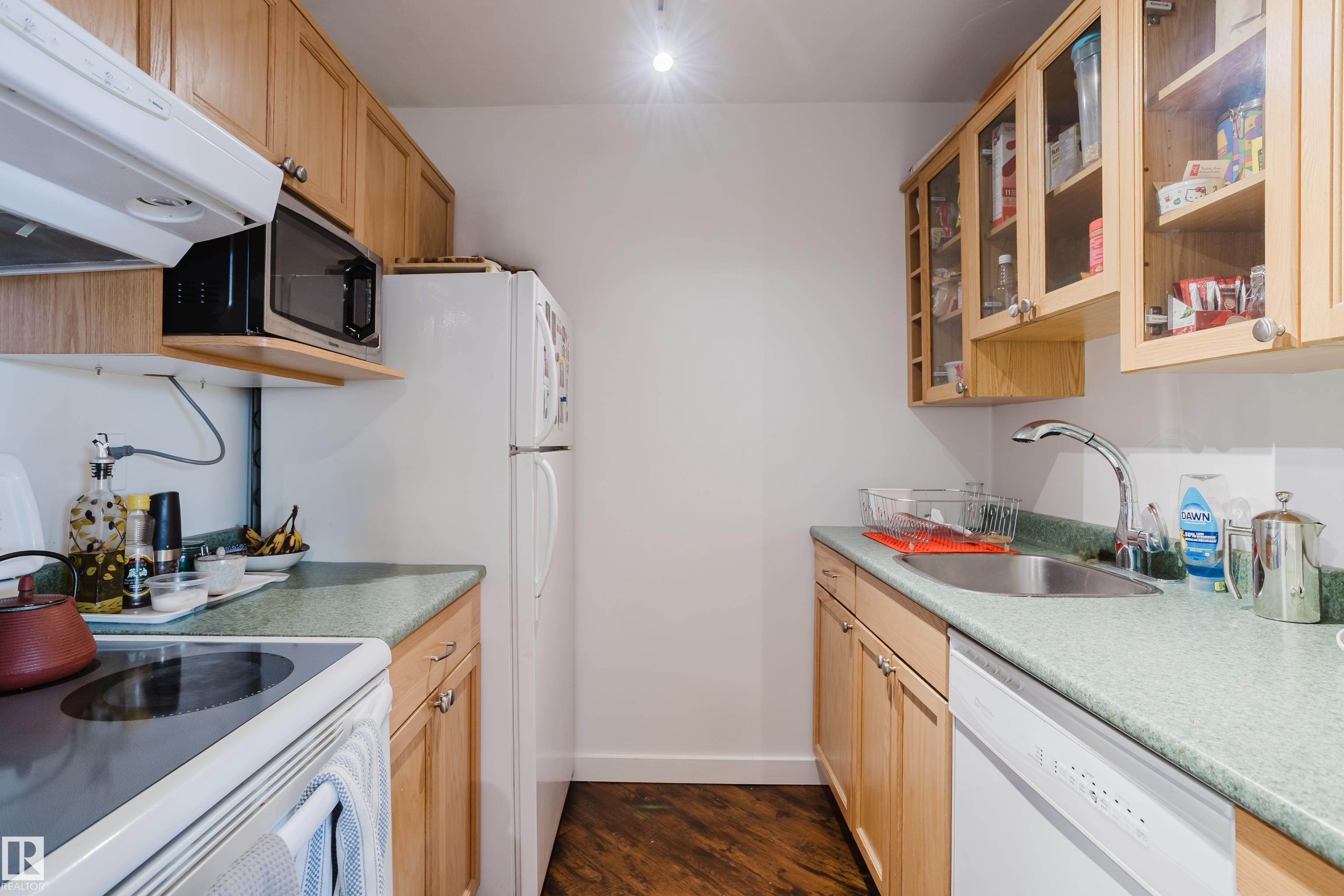 Photo 8 at 402 - 10045 117 Street NW, Wîhkwêntôwin, Edmonton