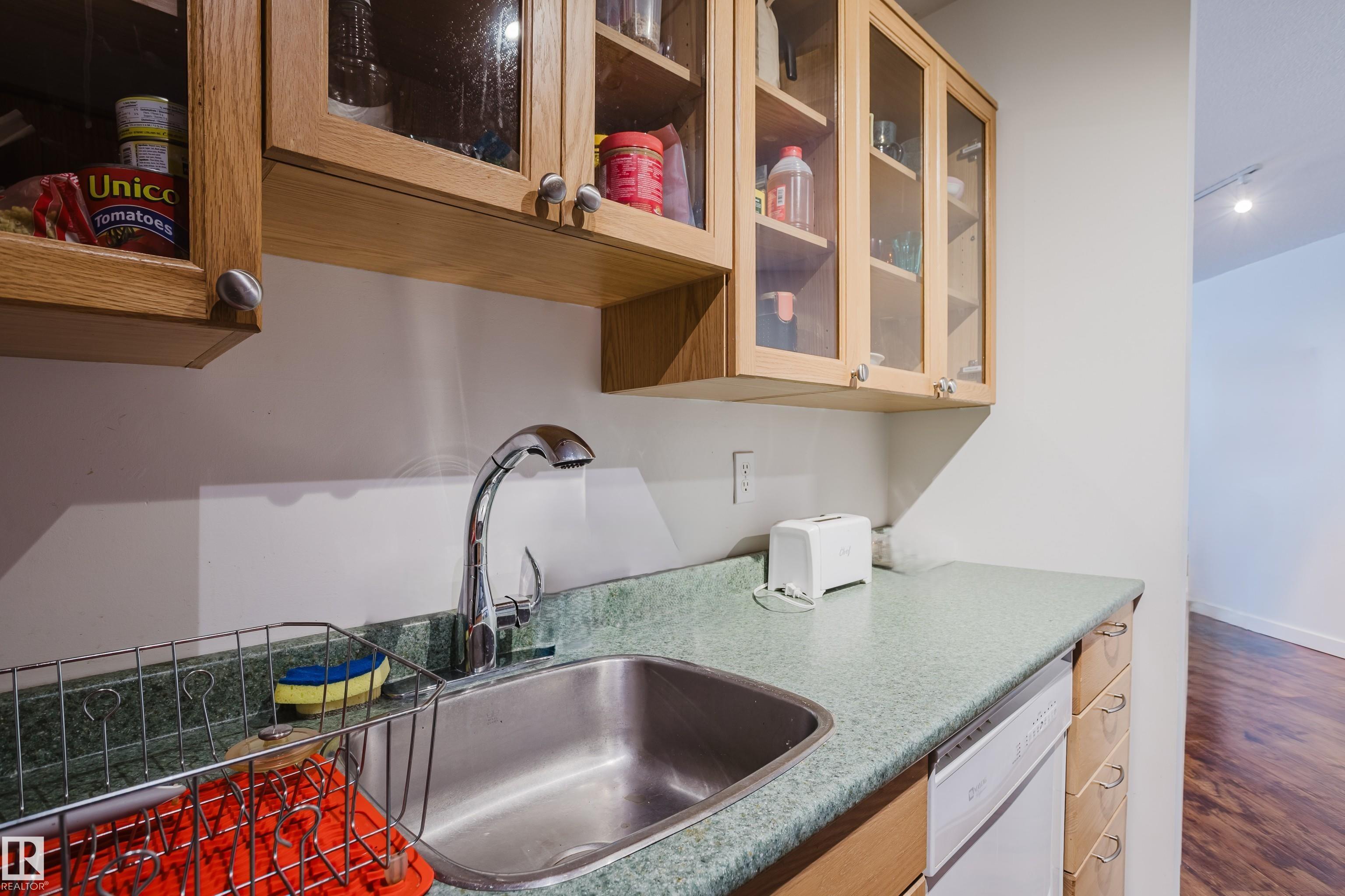 Photo 9 at 402 - 10045 117 Street NW, Wîhkwêntôwin, Edmonton