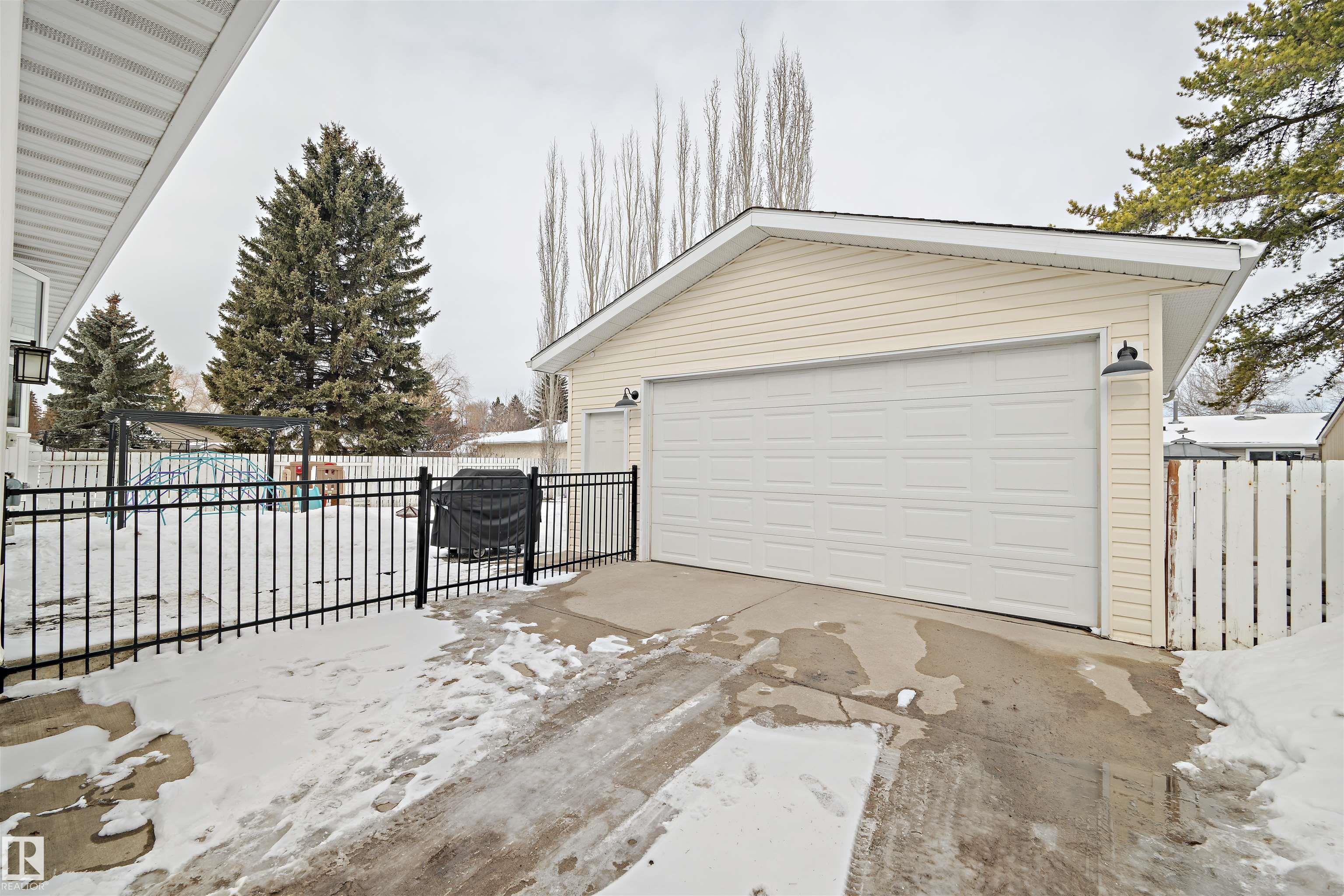 Photo 37 at 15 Arbor Crescent, Akinsdale, St. Albert