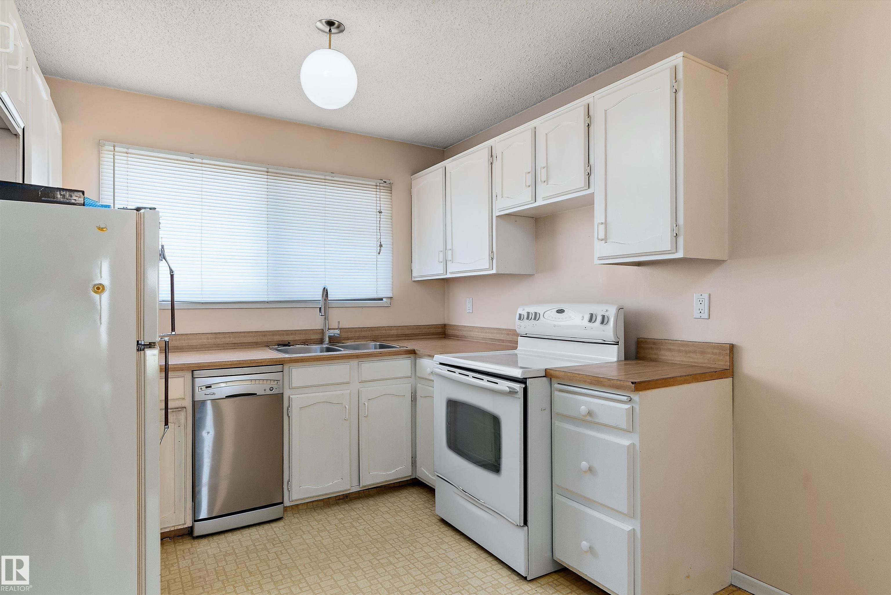 Photo 11 at 15120 20 Street NW, Fraser, Edmonton