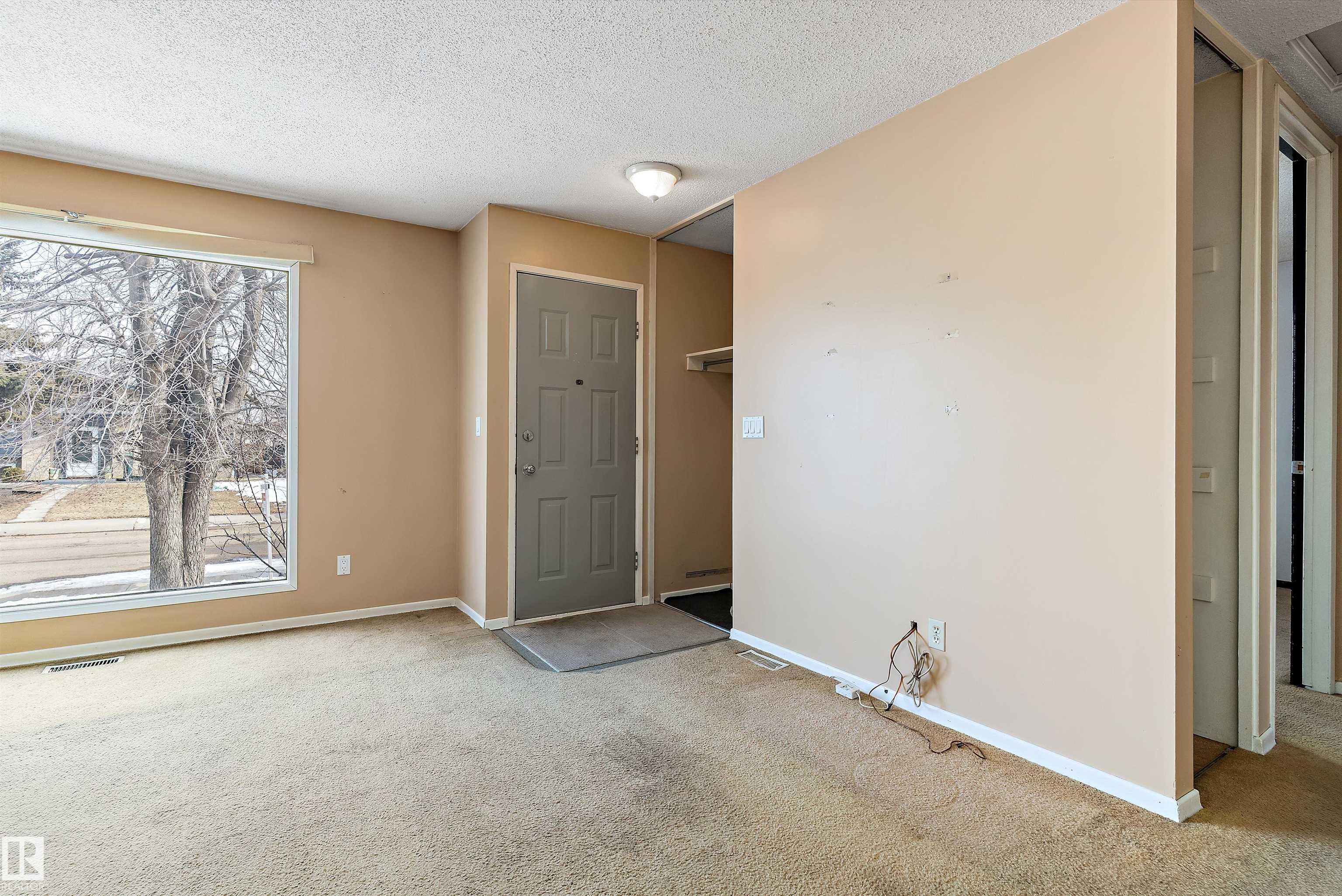 Photo 4 at 15120 20 Street NW, Fraser, Edmonton