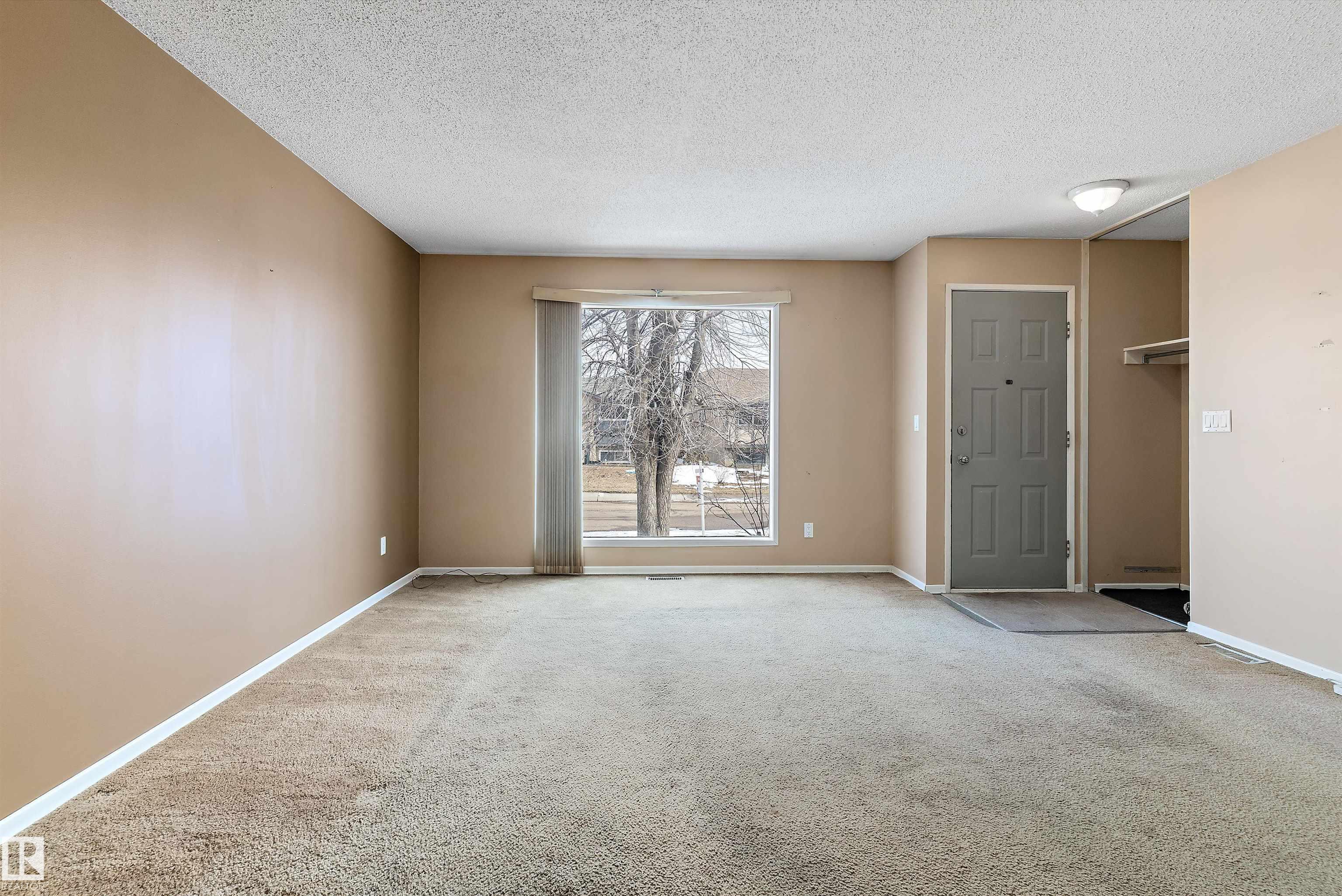 Photo 5 at 15120 20 Street NW, Fraser, Edmonton