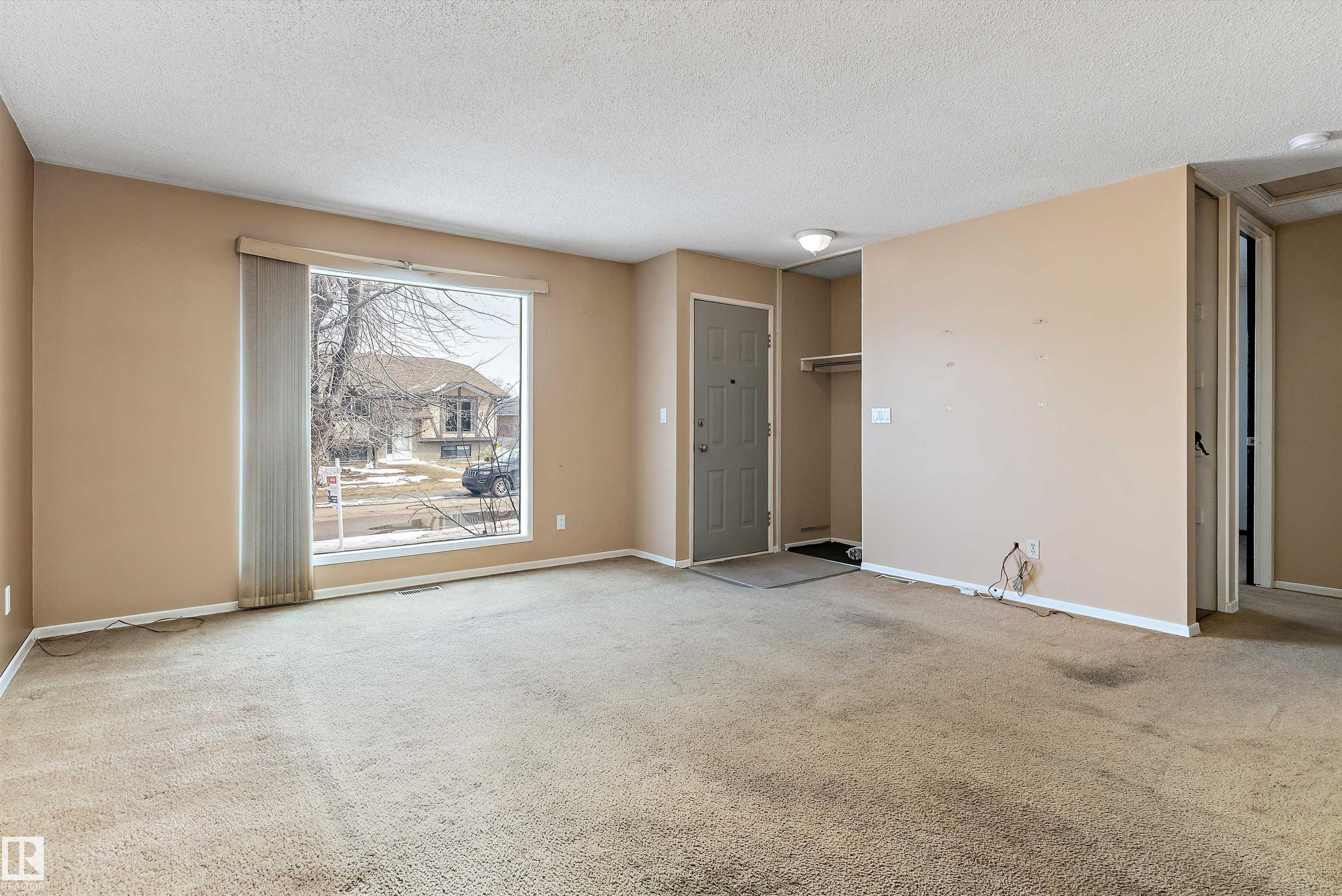 Photo 6 at 15120 20 Street NW, Fraser, Edmonton