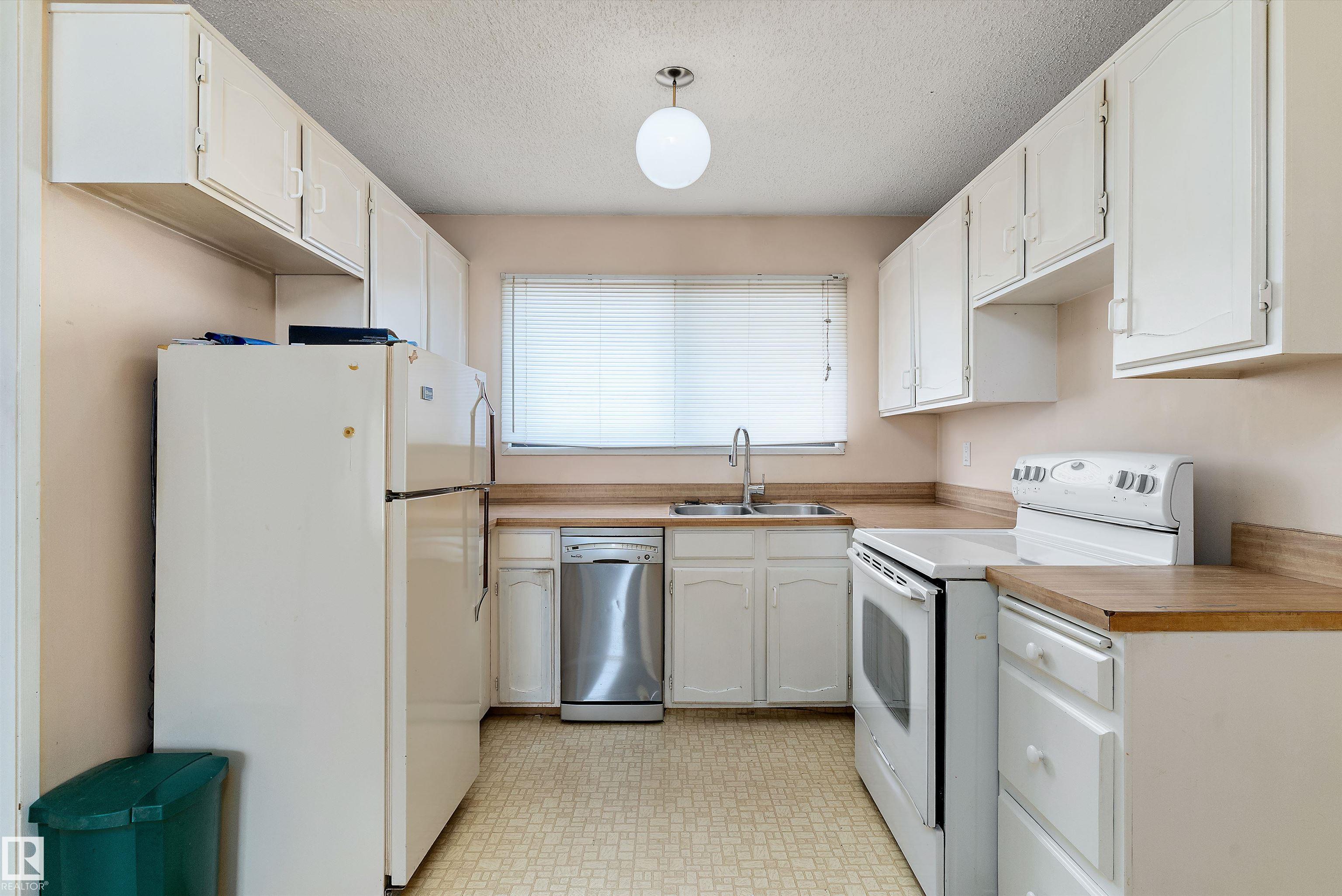 Photo 10 at 15120 20 Street NW, Fraser, Edmonton