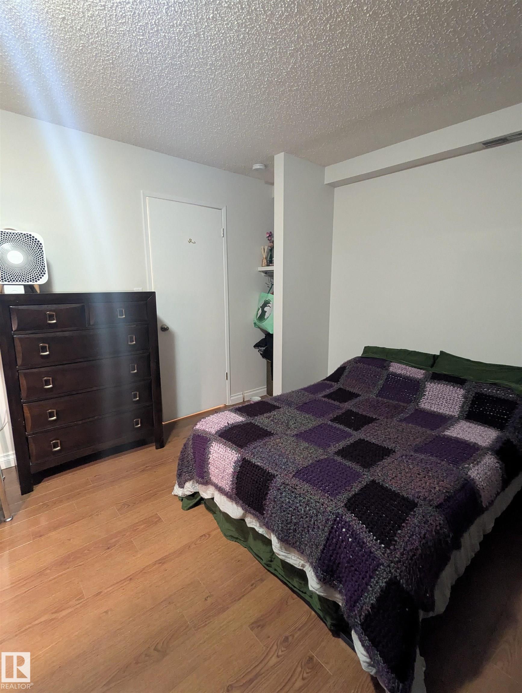 Photo 9 at 2 - 9140 149 Street NW, Jasper Park, Edmonton