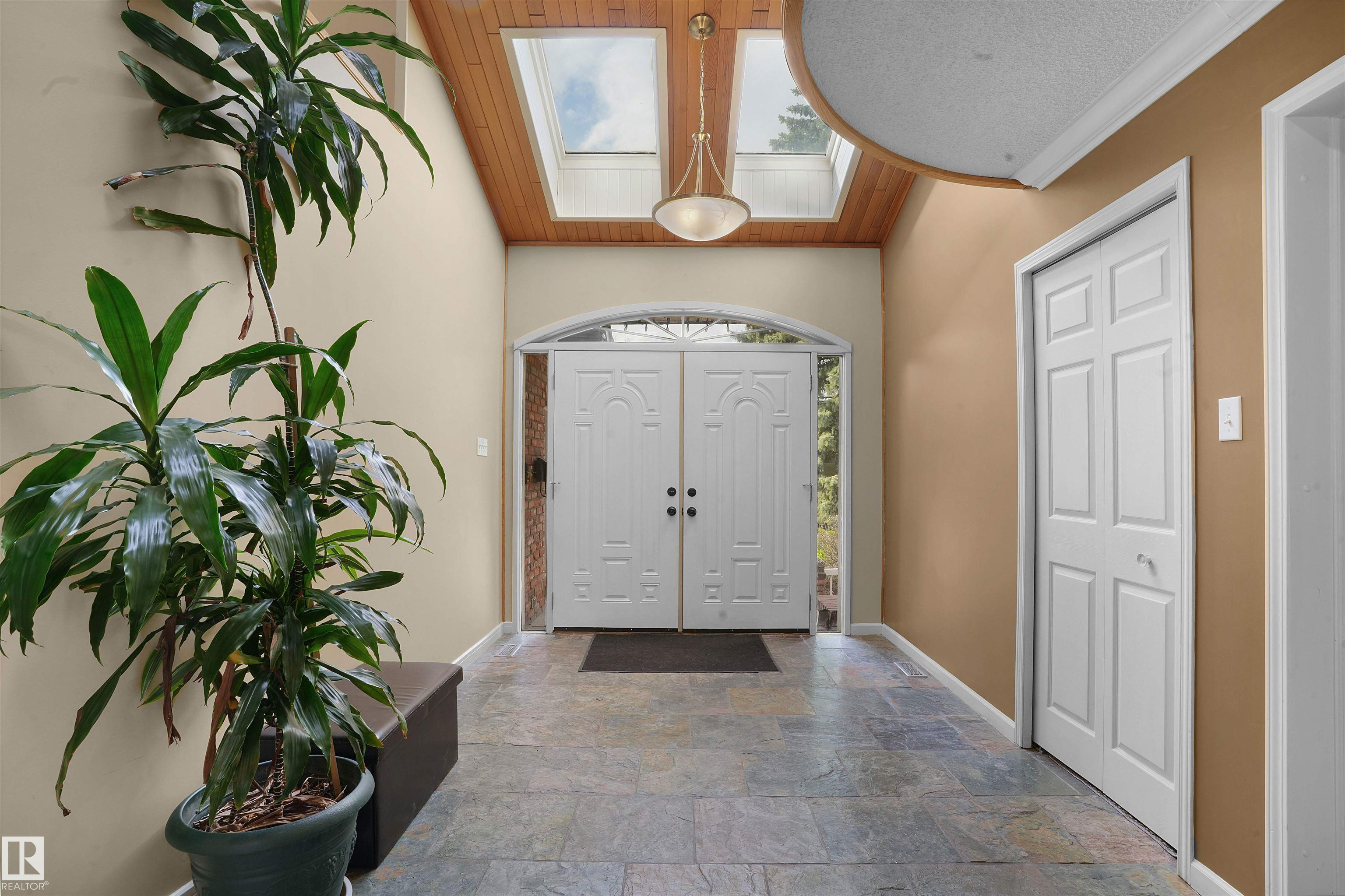 Photo 11 at 10815 Bearspaw Dr E NW, Bearspaw, Edmonton