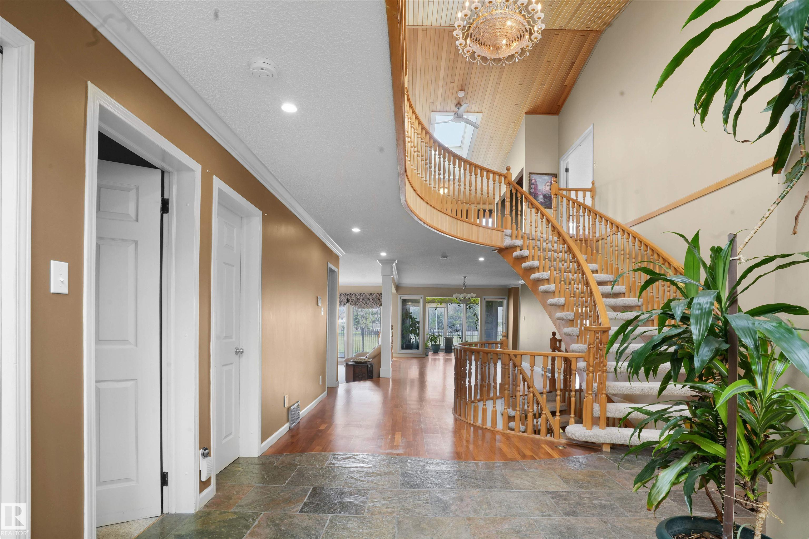 Photo 10 at 10815 Bearspaw Dr E NW, Bearspaw, Edmonton