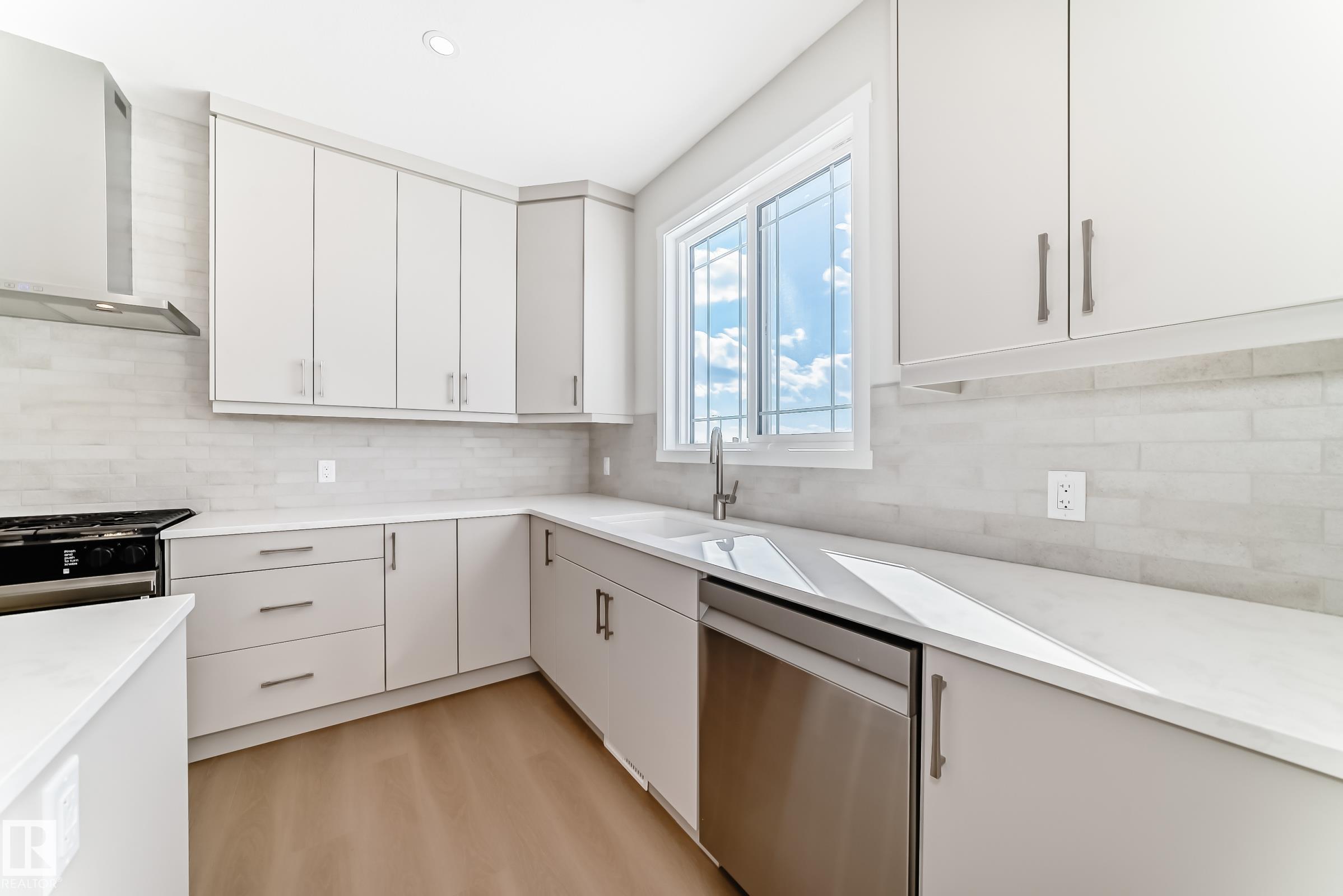 Photo 12 at 1516 206 Street NW, Stillwater, Edmonton