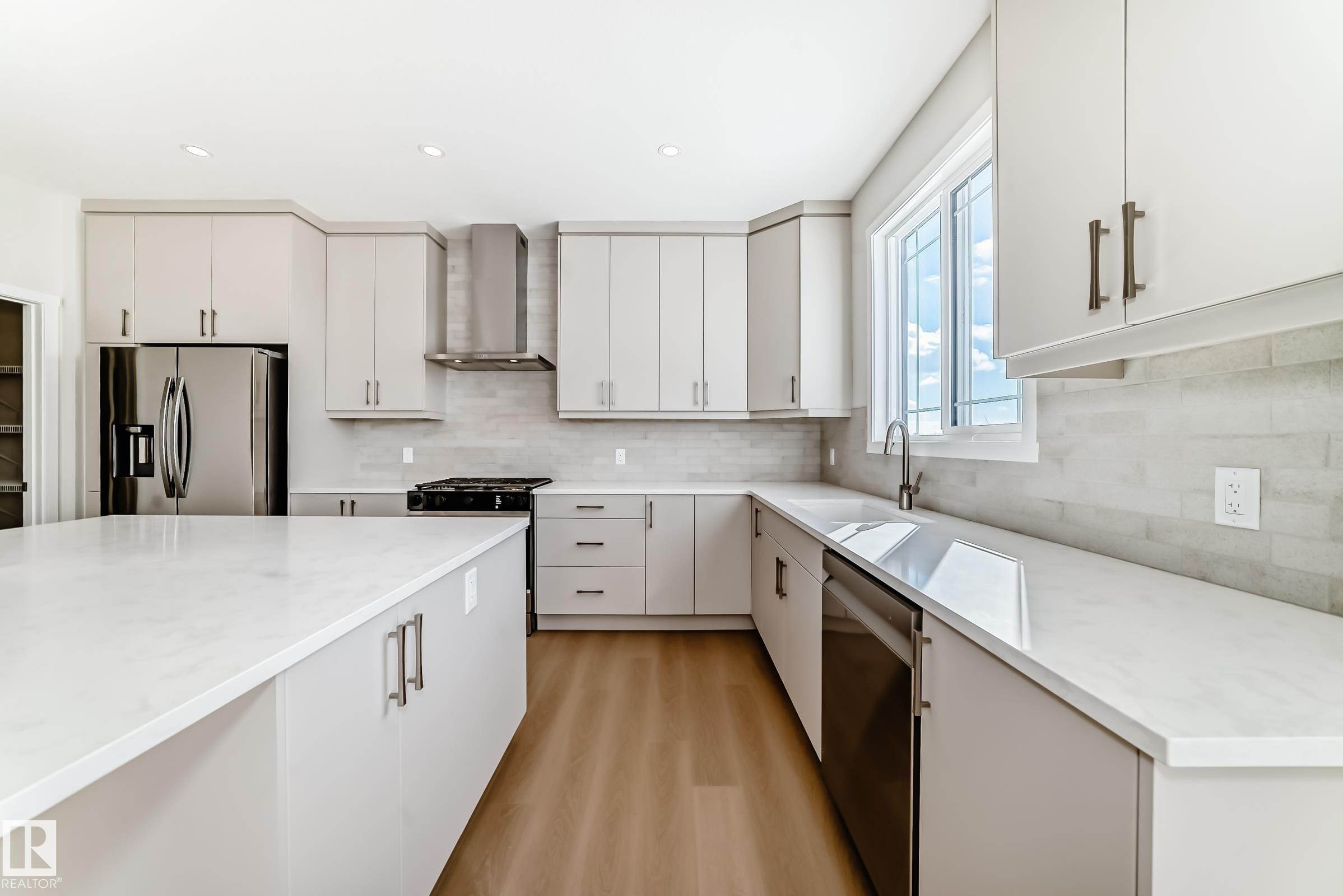 Photo 13 at 1516 206 Street NW, Stillwater, Edmonton