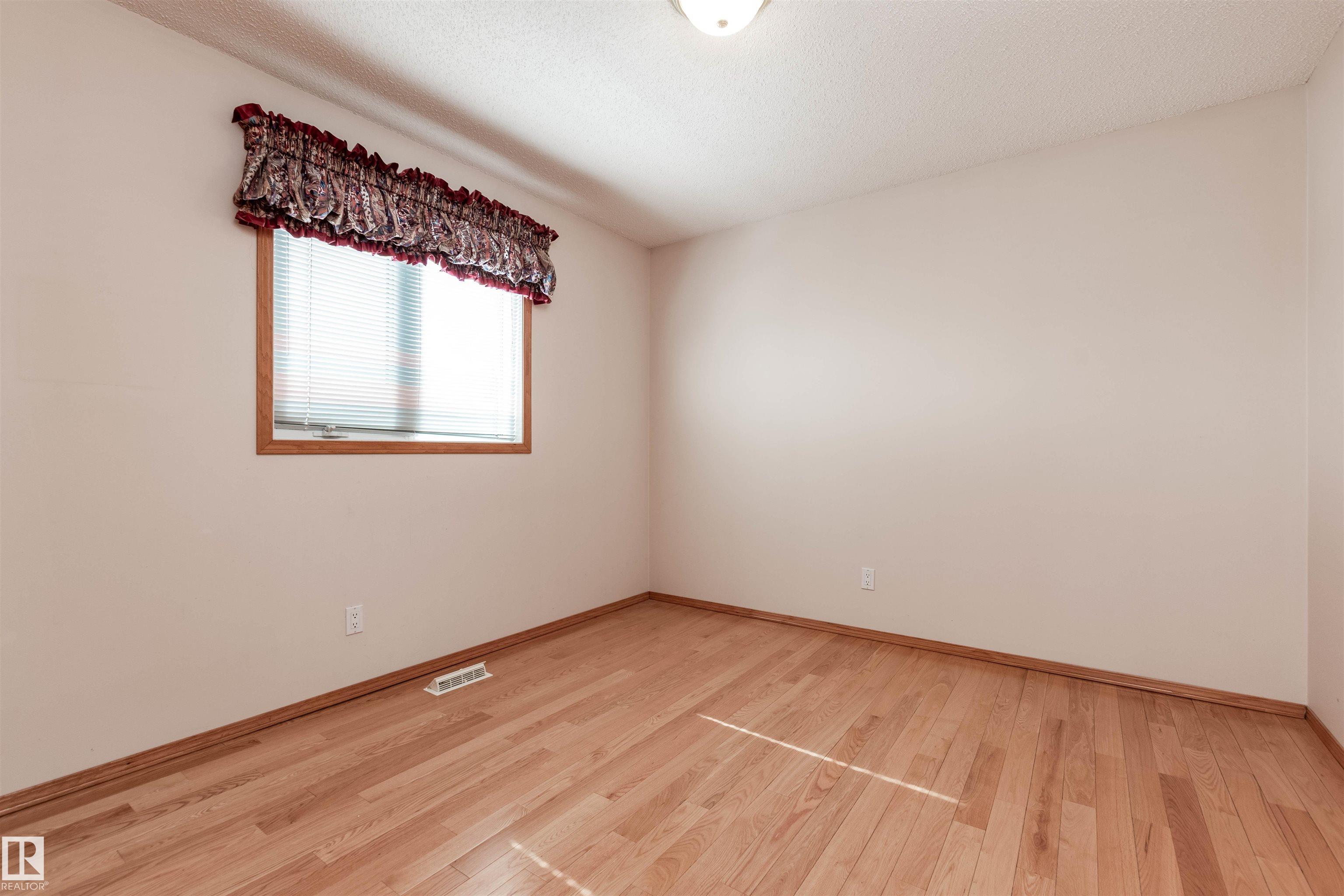 Photo 23 at 5735 161 Avenue NW, Hollick-Kenyon, Edmonton