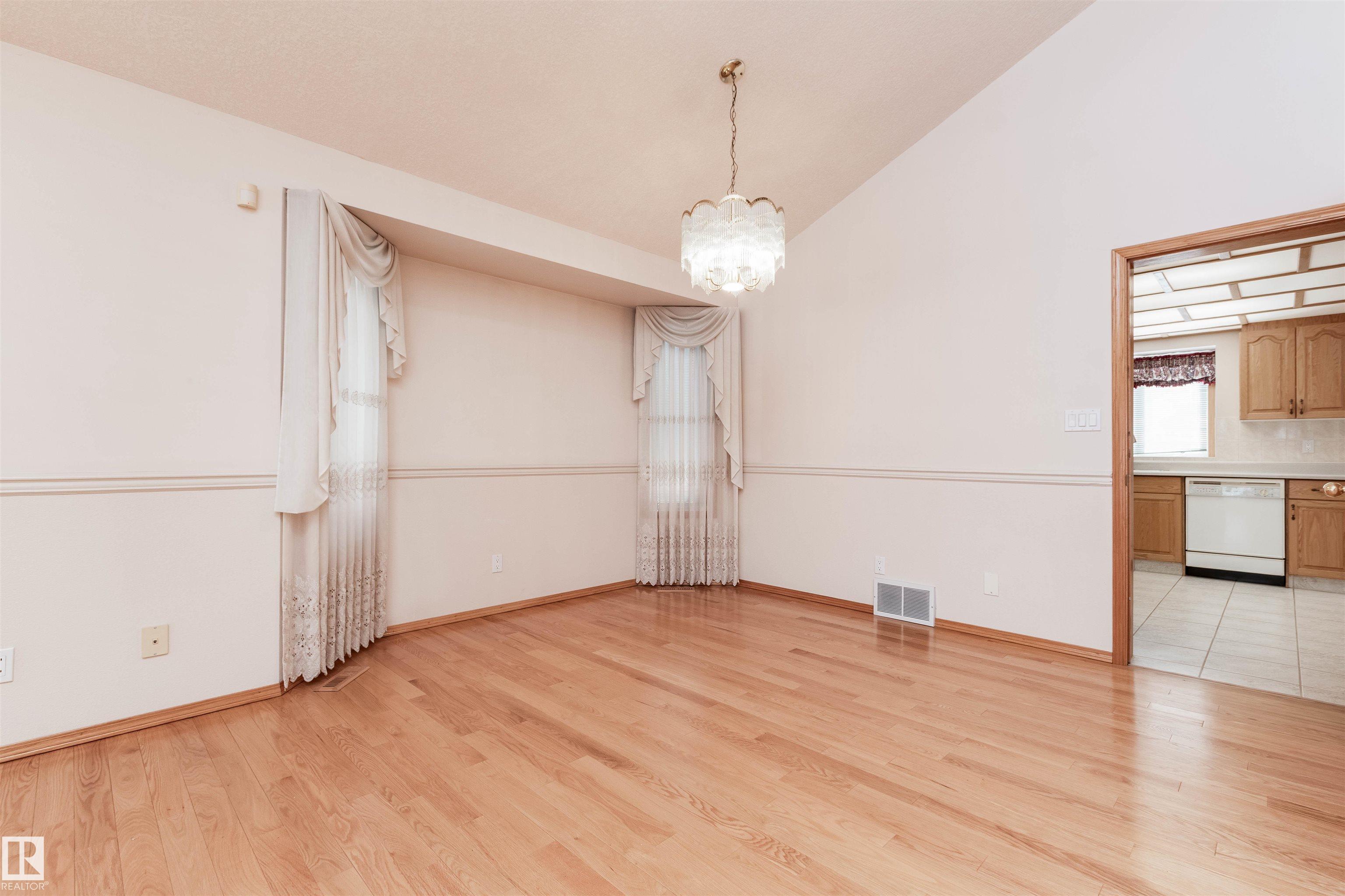 Photo 6 at 5735 161 Avenue NW, Hollick-Kenyon, Edmonton