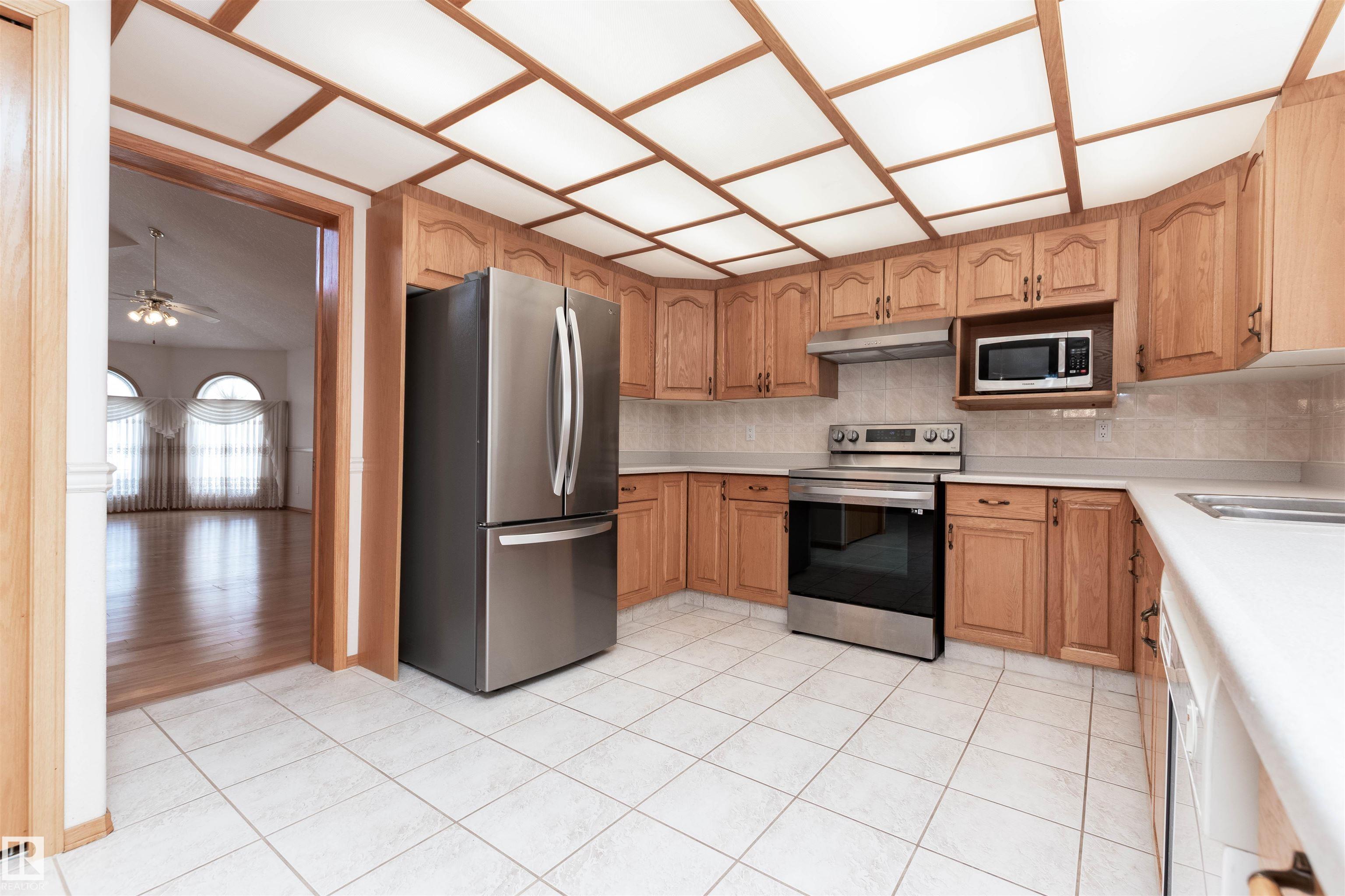 Photo 9 at 5735 161 Avenue NW, Hollick-Kenyon, Edmonton