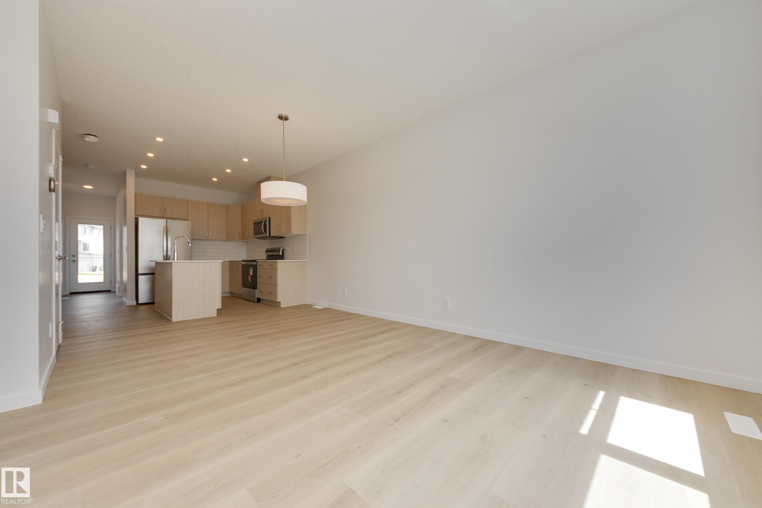 https://zimg.paragon.ice.com/ParagonImages/Property/PM/RAE/225393196/6/0/0/3e229ab5b2b2d5997f24ed5d8513d966/1/246a5d7f302b092991991d160508deae/225393196-09a71753-bee2-4270-8167-9c658eaf81be.JPG