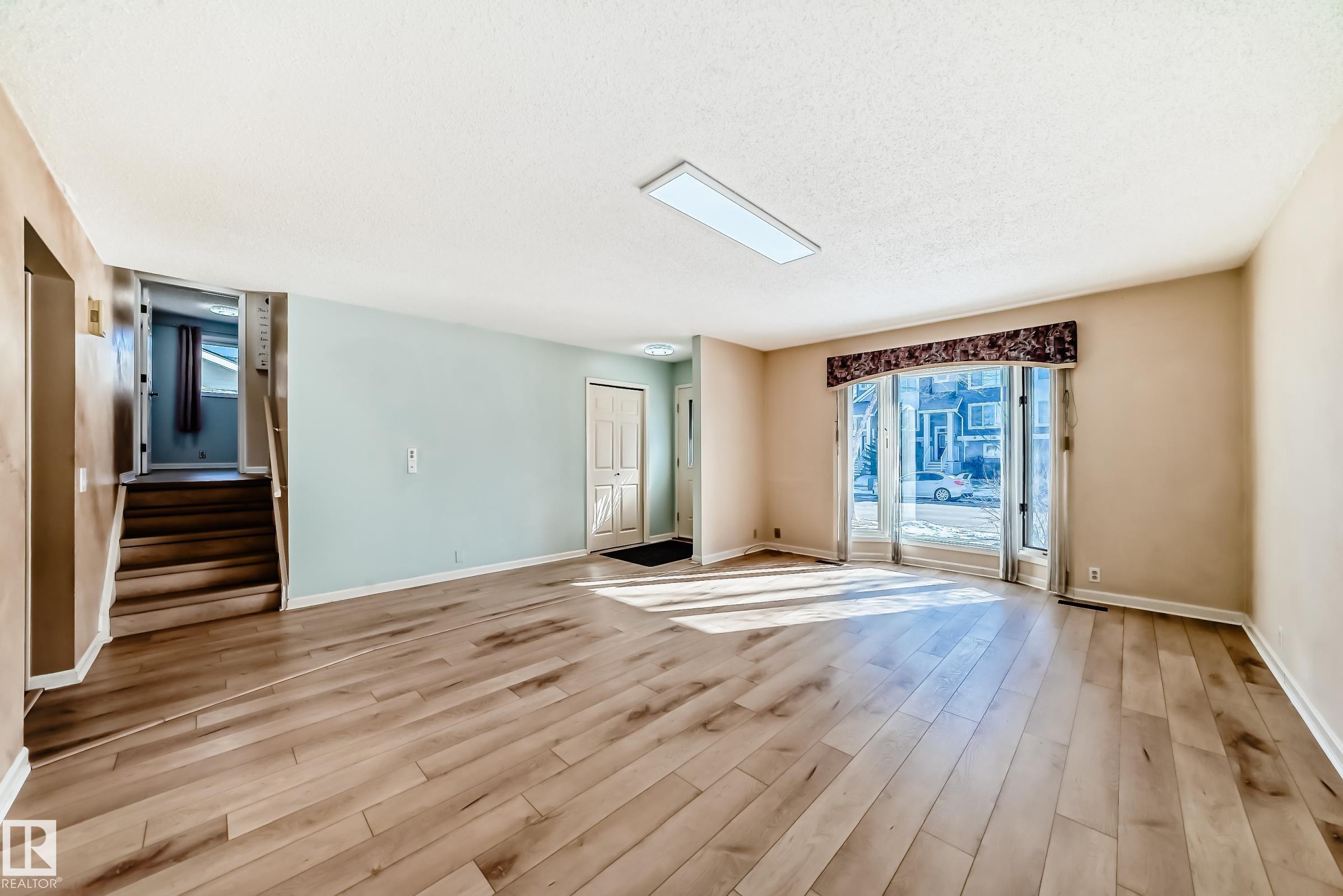 Photo 7 at 4224 30 Street NW, Larkspur, Edmonton
