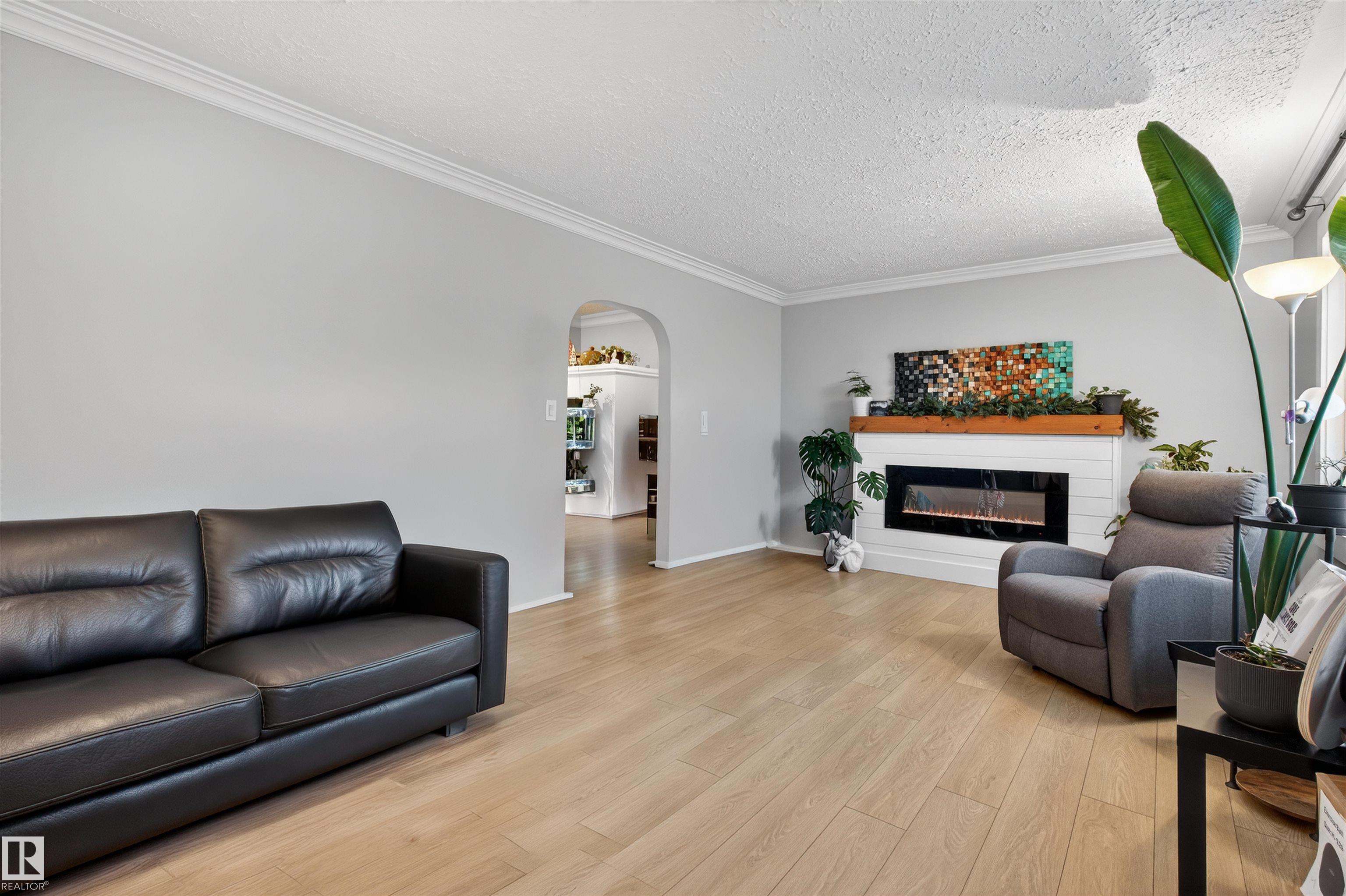 16 Mural Crescent, Mission, St. Albert