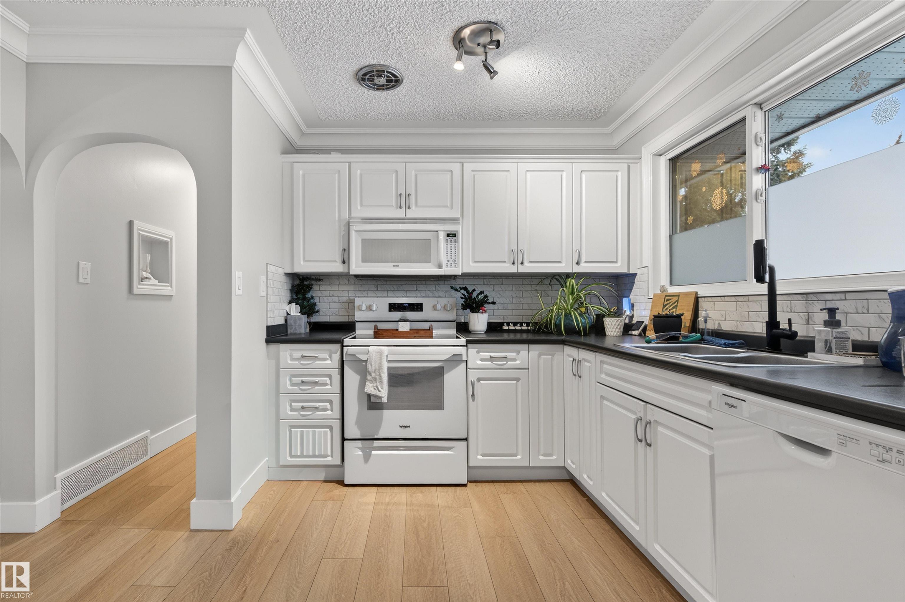 16 Mural Crescent, Mission, St. Albert