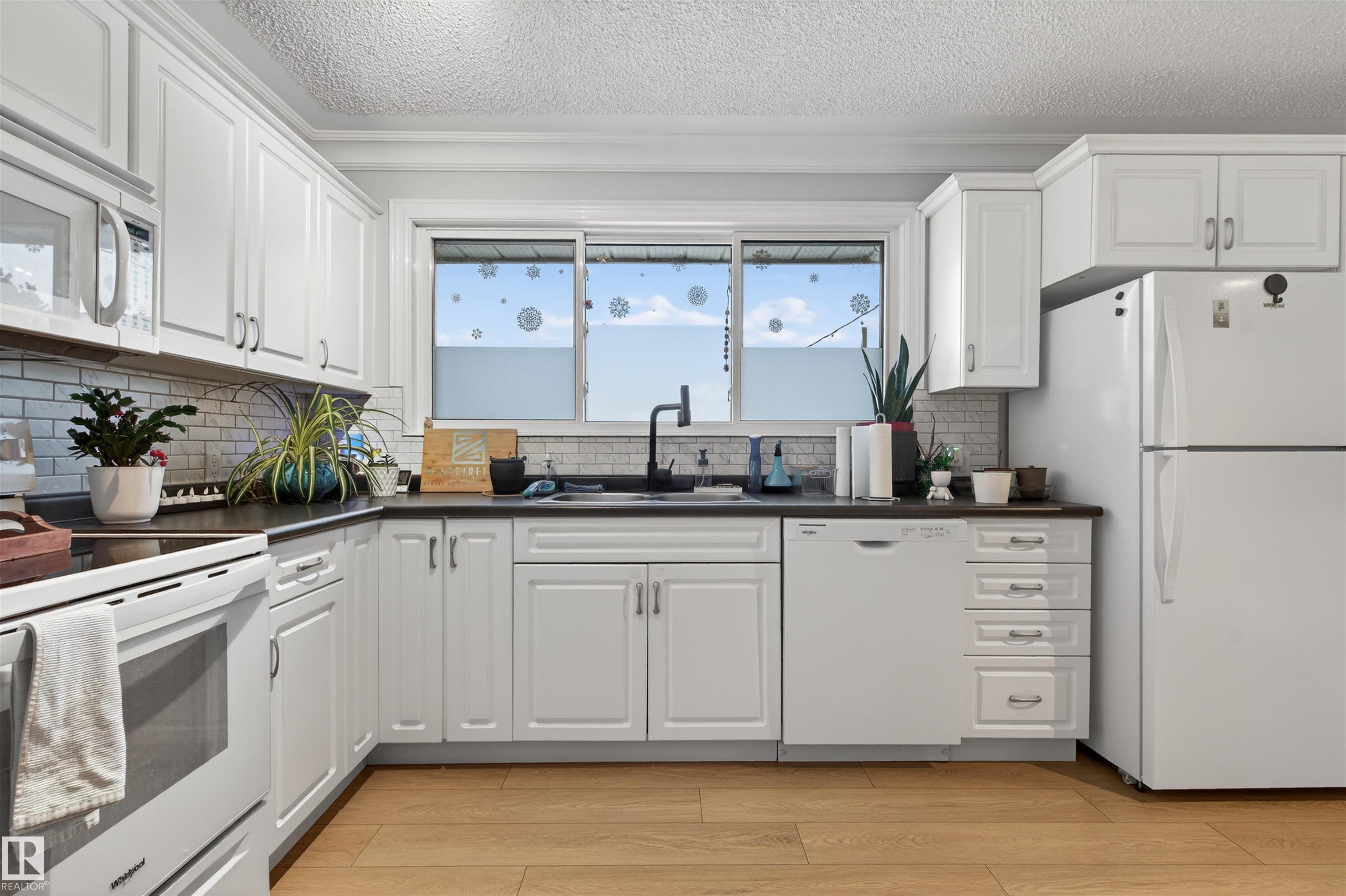 16 Mural Crescent, Mission, St. Albert