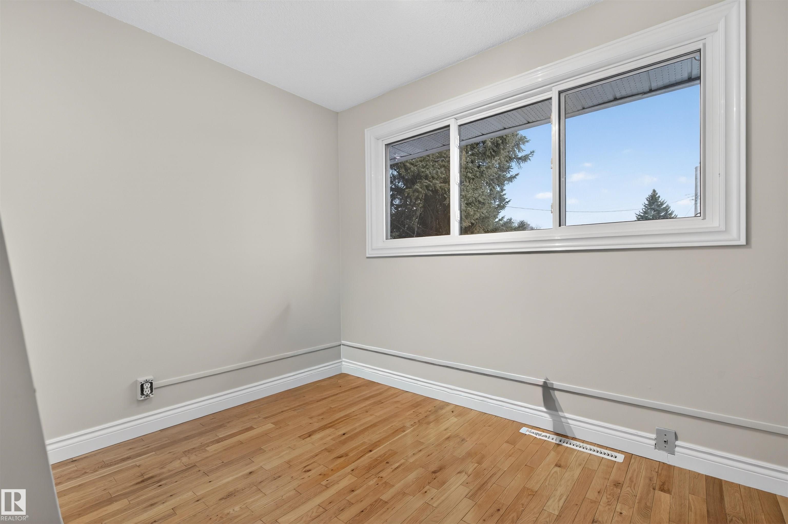 Photo 8 at 16 Mural Crescent, Mission, St. Albert