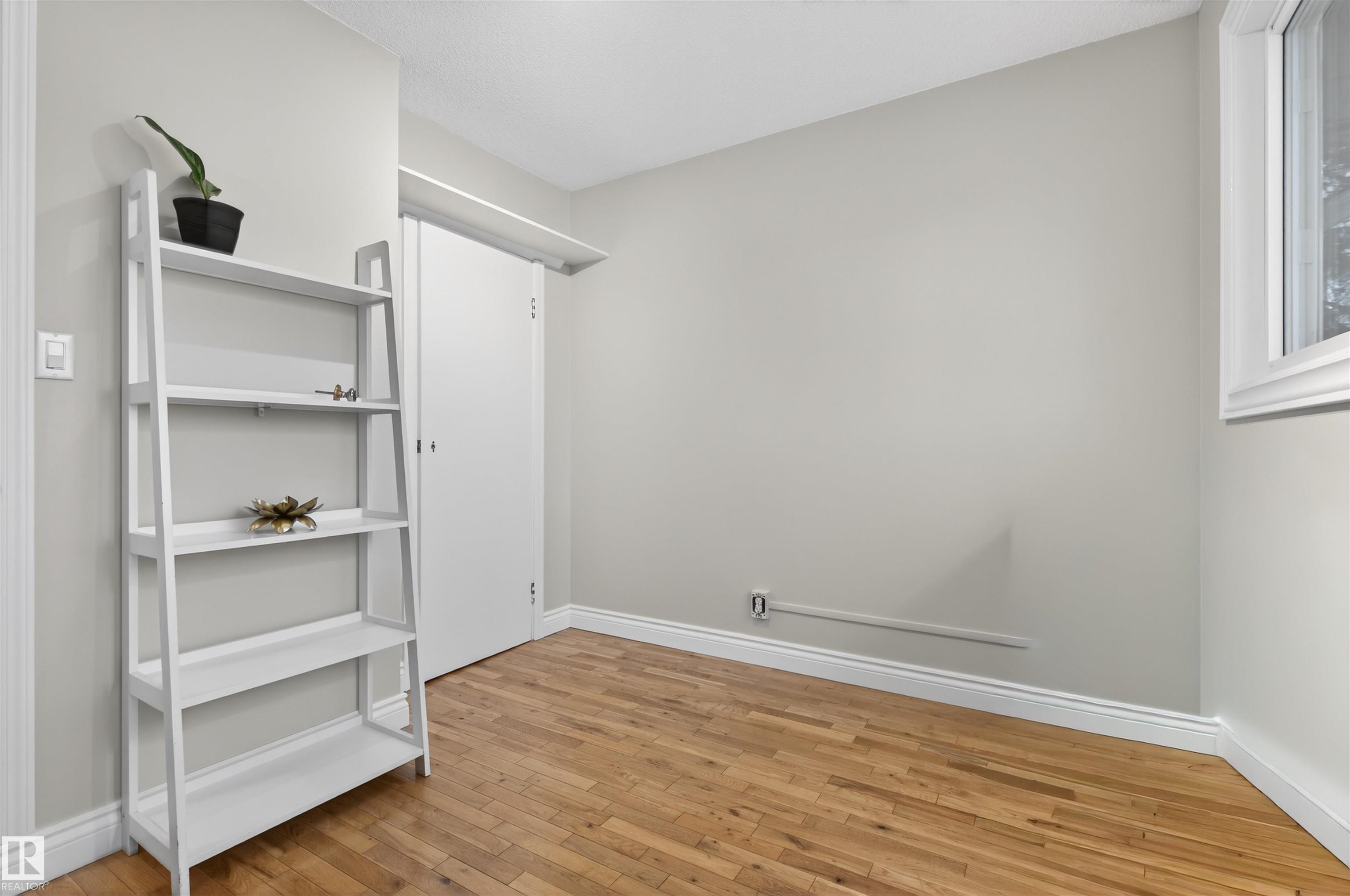 Photo 9 at 16 Mural Crescent, Mission, St. Albert