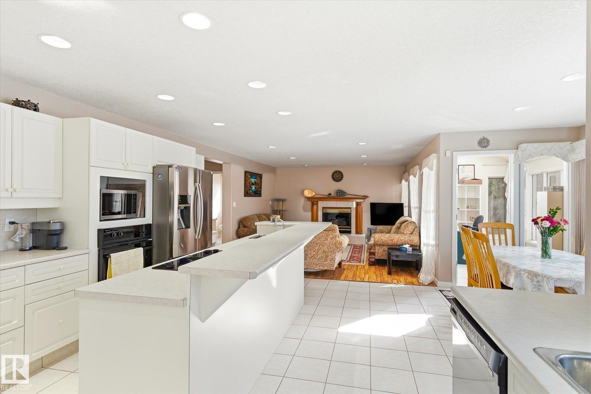 Photo 13 at 128 Weaver Drive NW, Wedgewood Heights, Edmonton