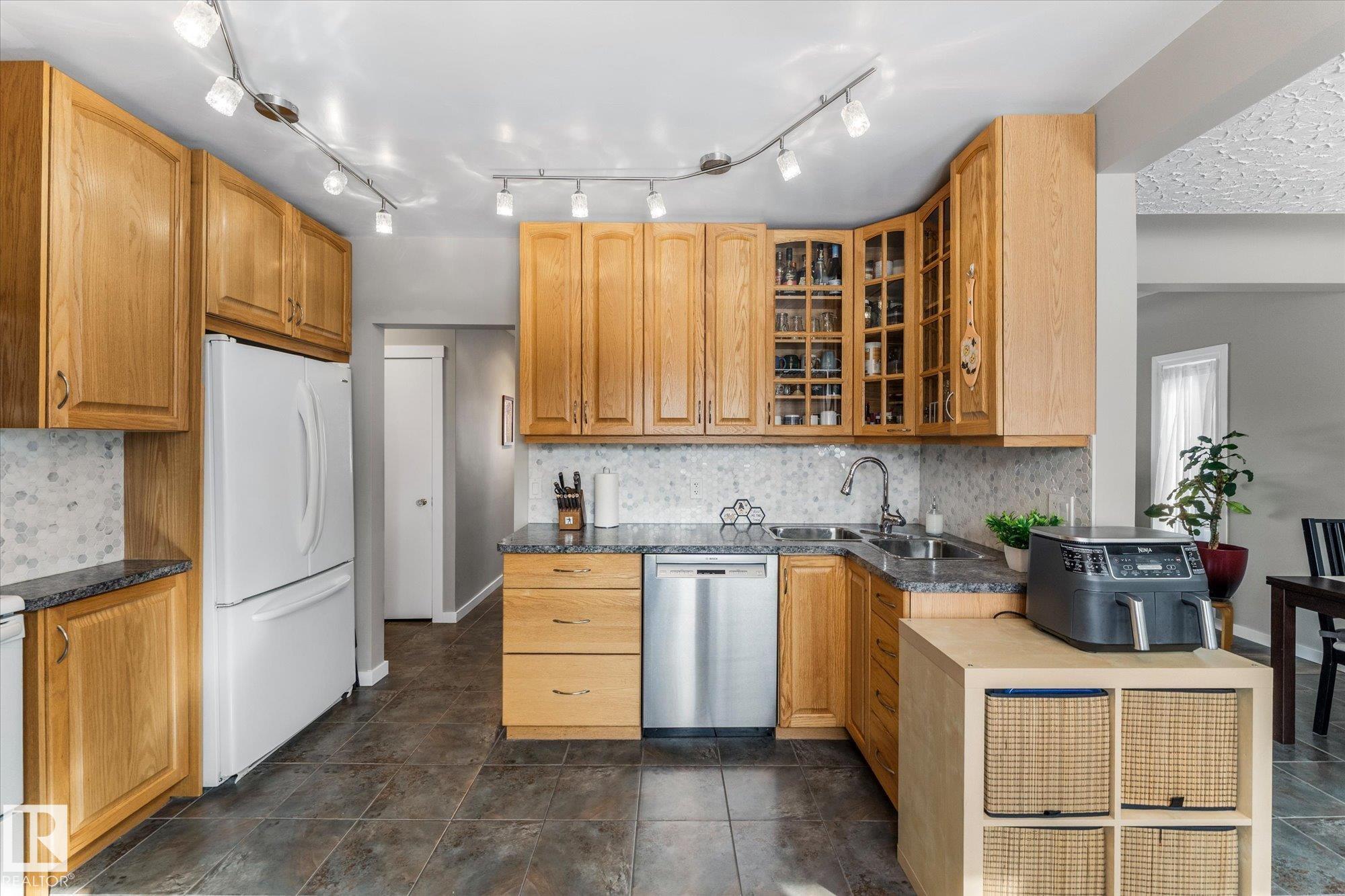 Photo 11 at 10920 132 Street NW, Westmount, Edmonton