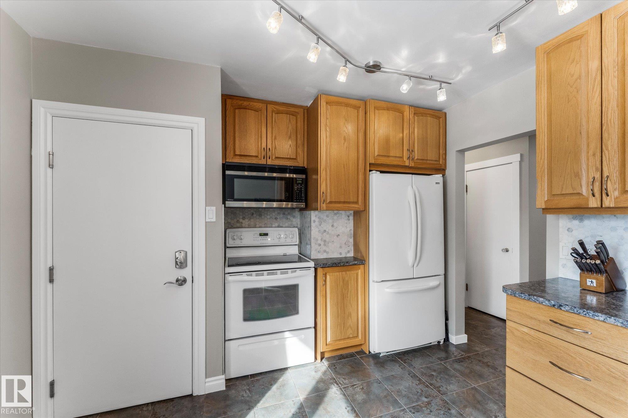 Photo 12 at 10920 132 Street NW, Westmount, Edmonton