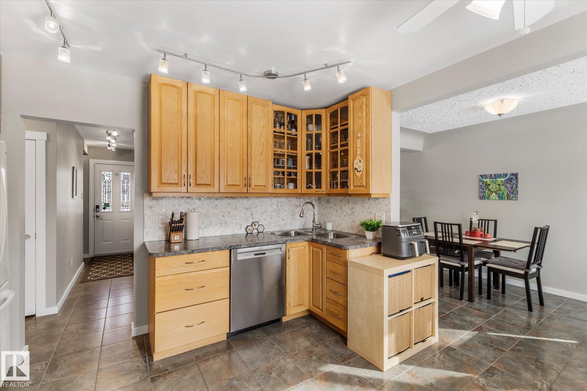 Photo 13 at 10920 132 Street NW, Westmount, Edmonton