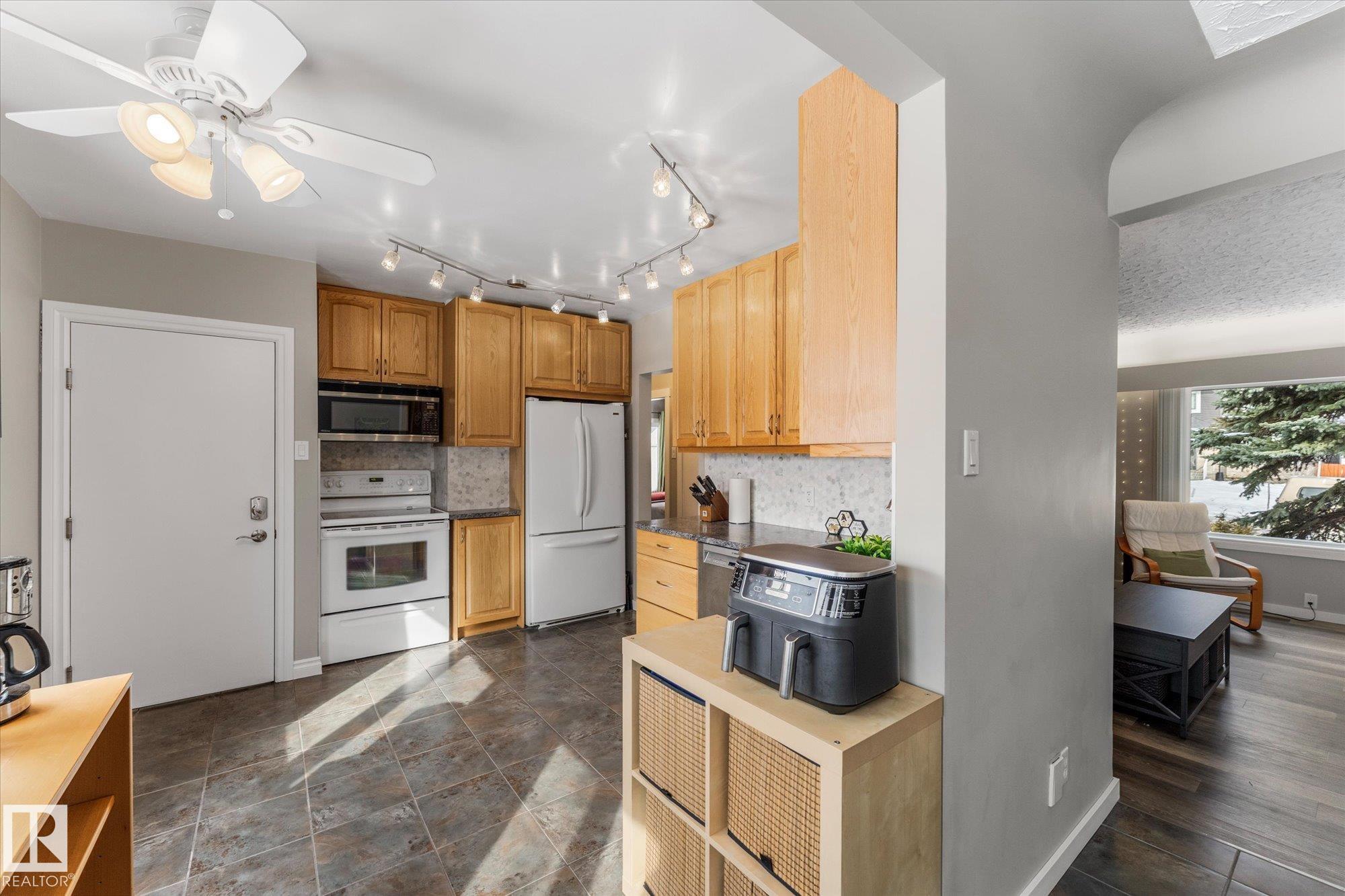 Photo 10 at 10920 132 Street NW, Westmount, Edmonton