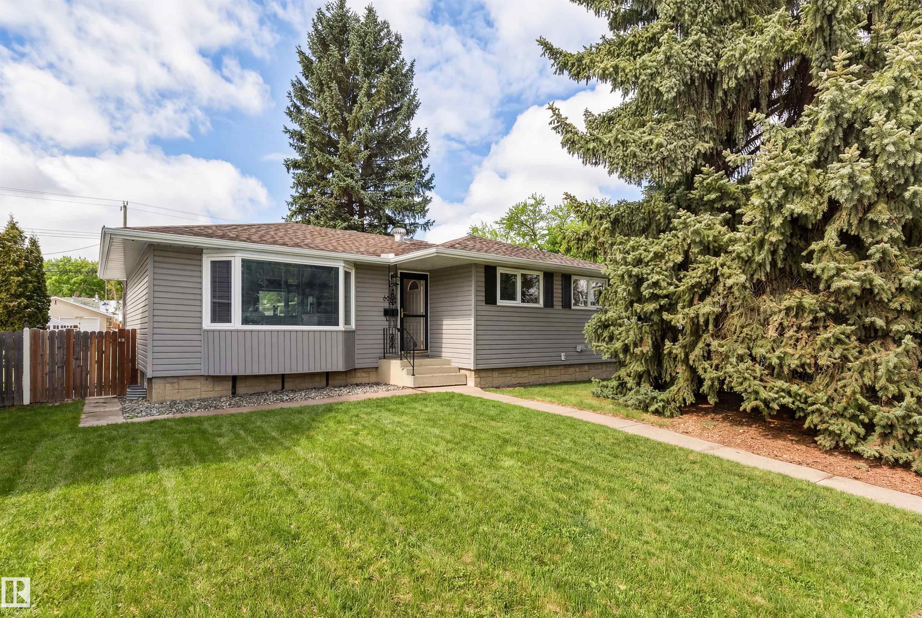 5328 105b Street NW, Pleasantview, Edmonton