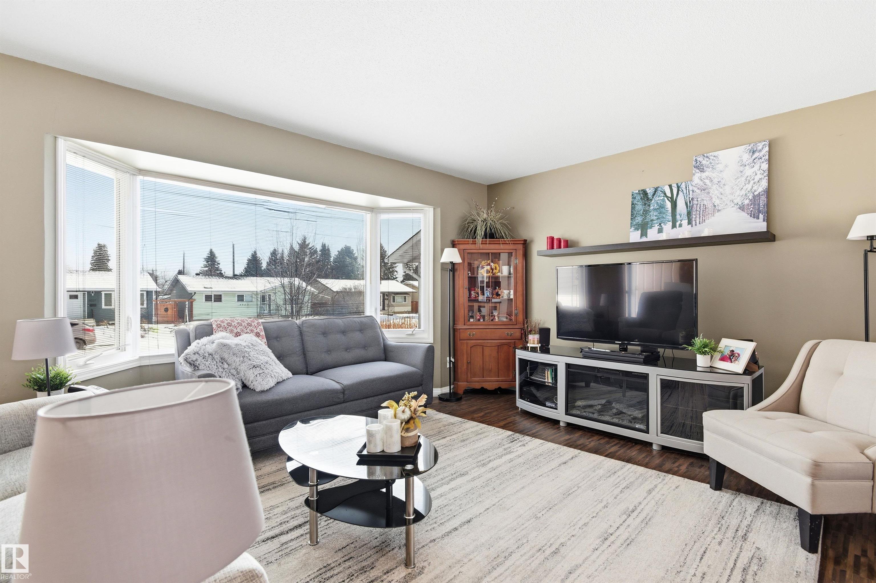 Photo 6 at 5328 105b Street NW, Pleasantview, Edmonton