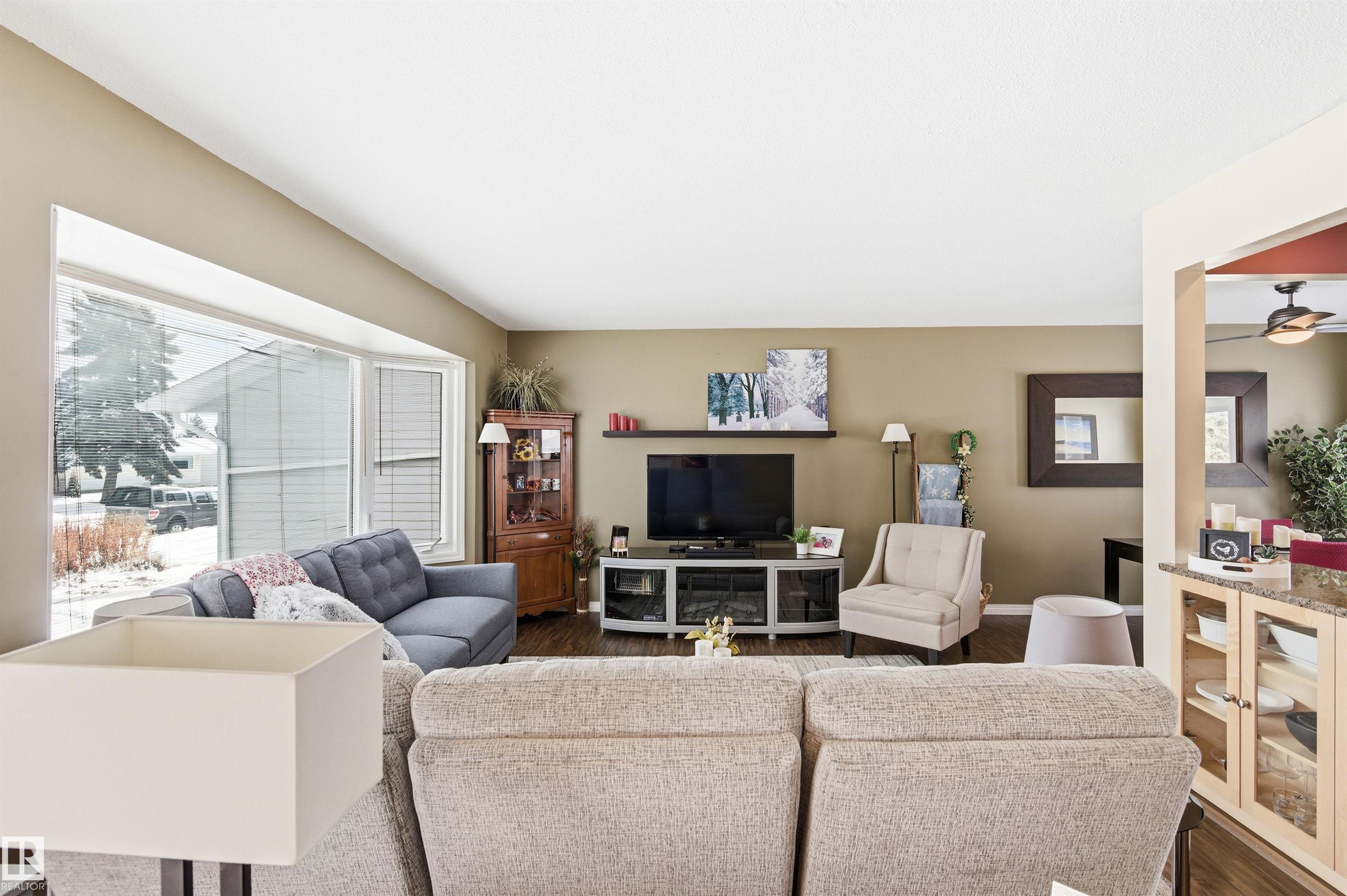 Photo 7 at 5328 105b Street NW, Pleasantview, Edmonton