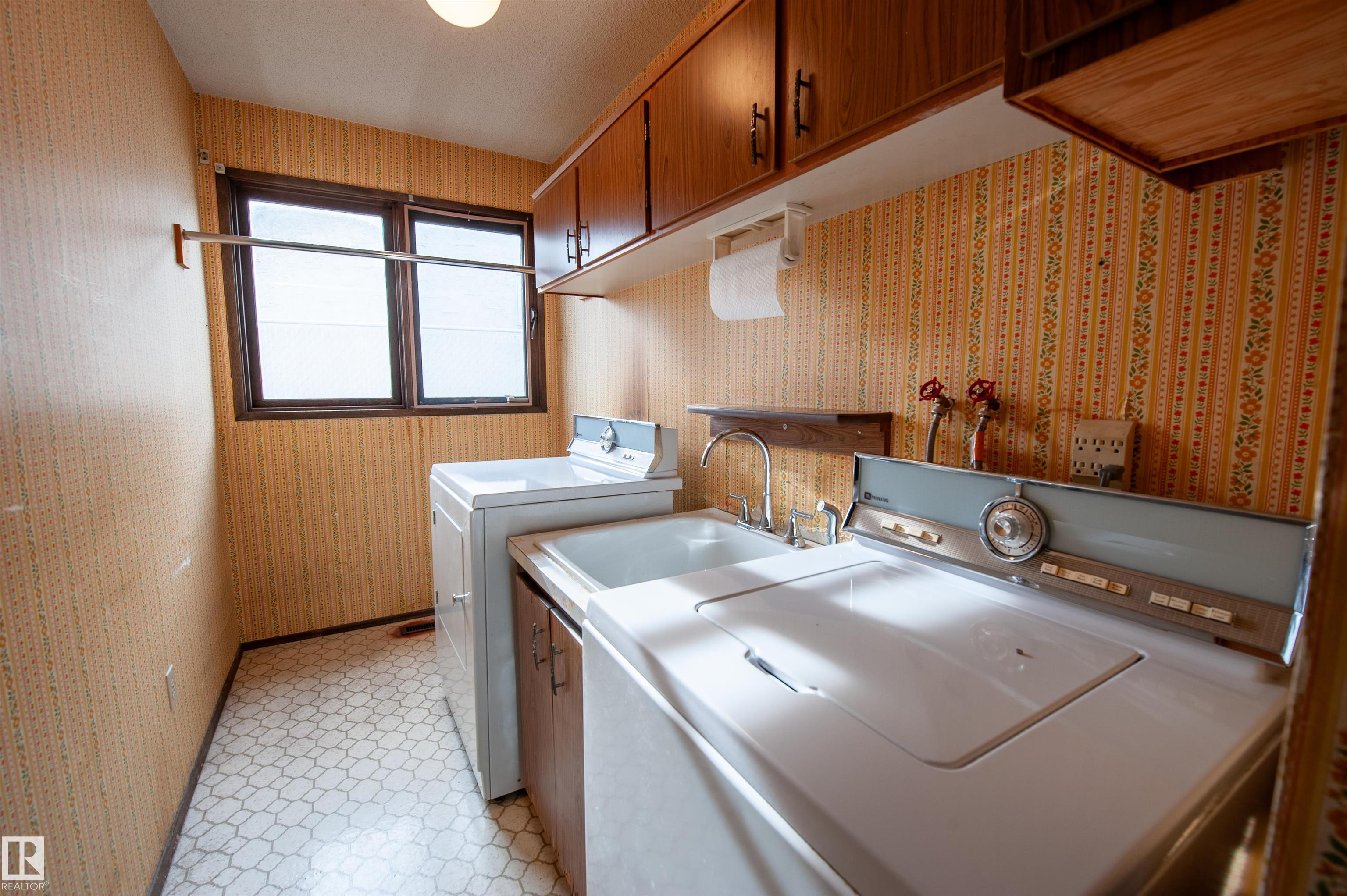 Photo 21 at 10619 35 Avenue NW, Duggan, Edmonton