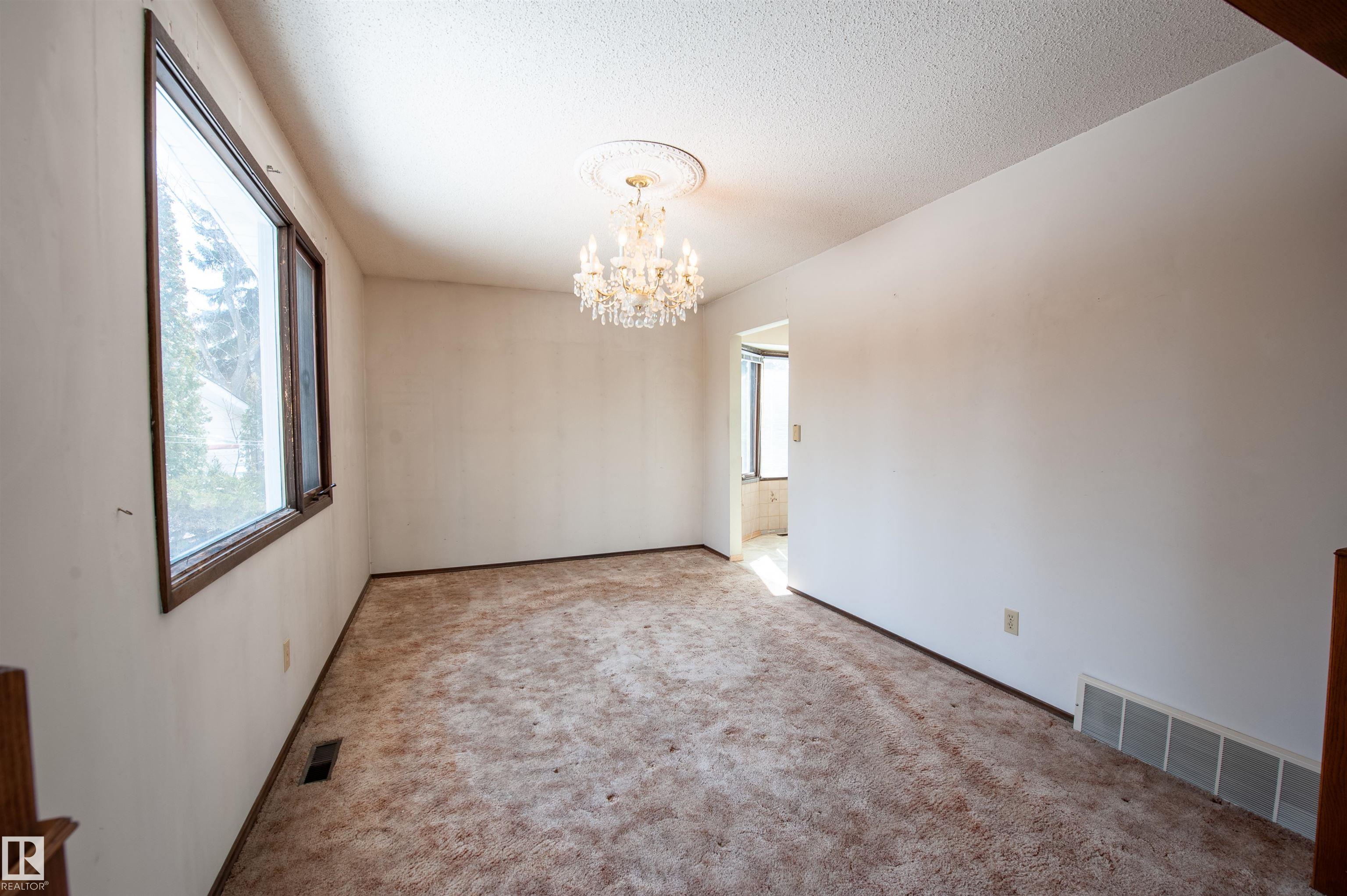 Photo 8 at 10619 35 Avenue NW, Duggan, Edmonton