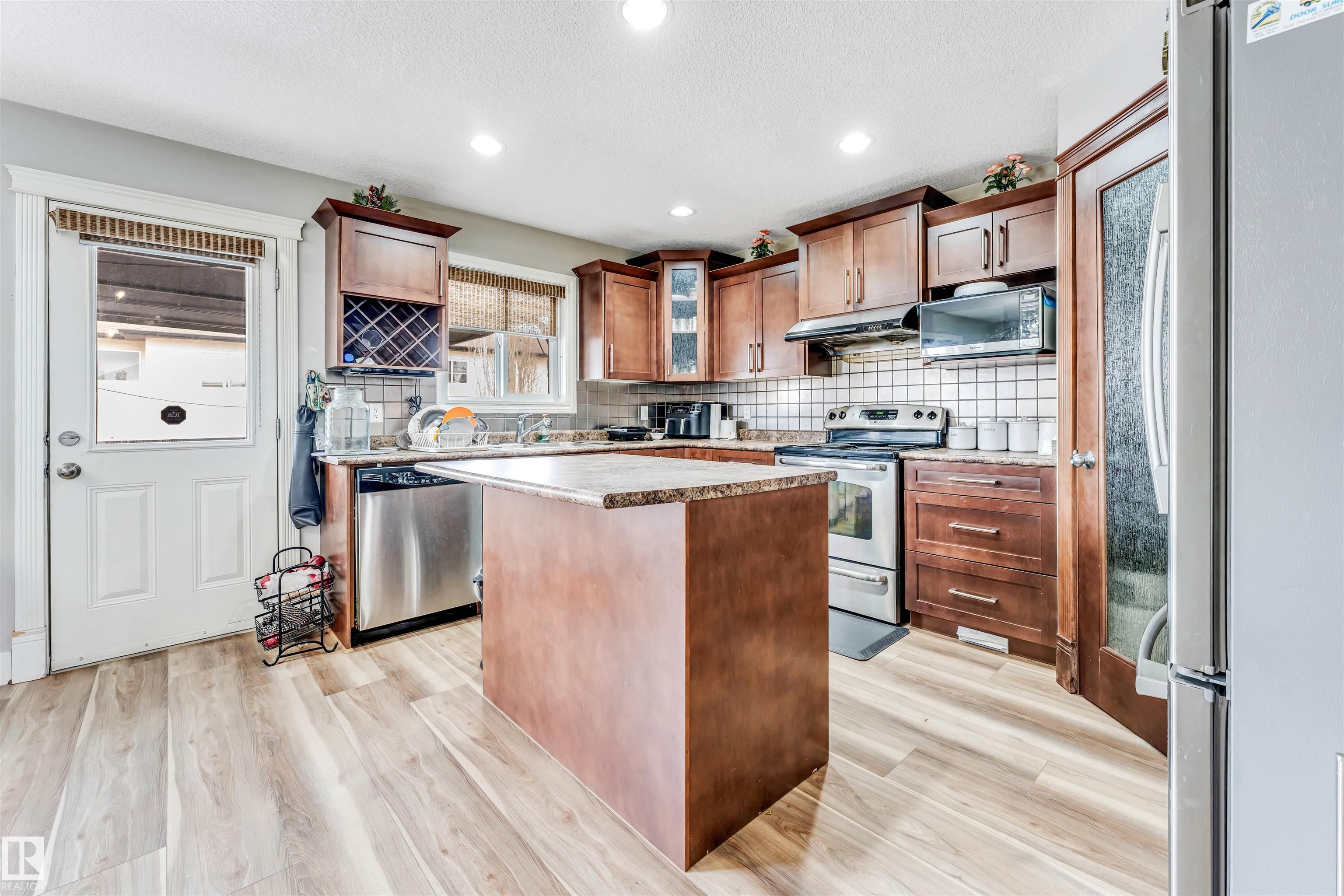 Photo 16 at 3228 18 Street NW, Silver Berry, Edmonton