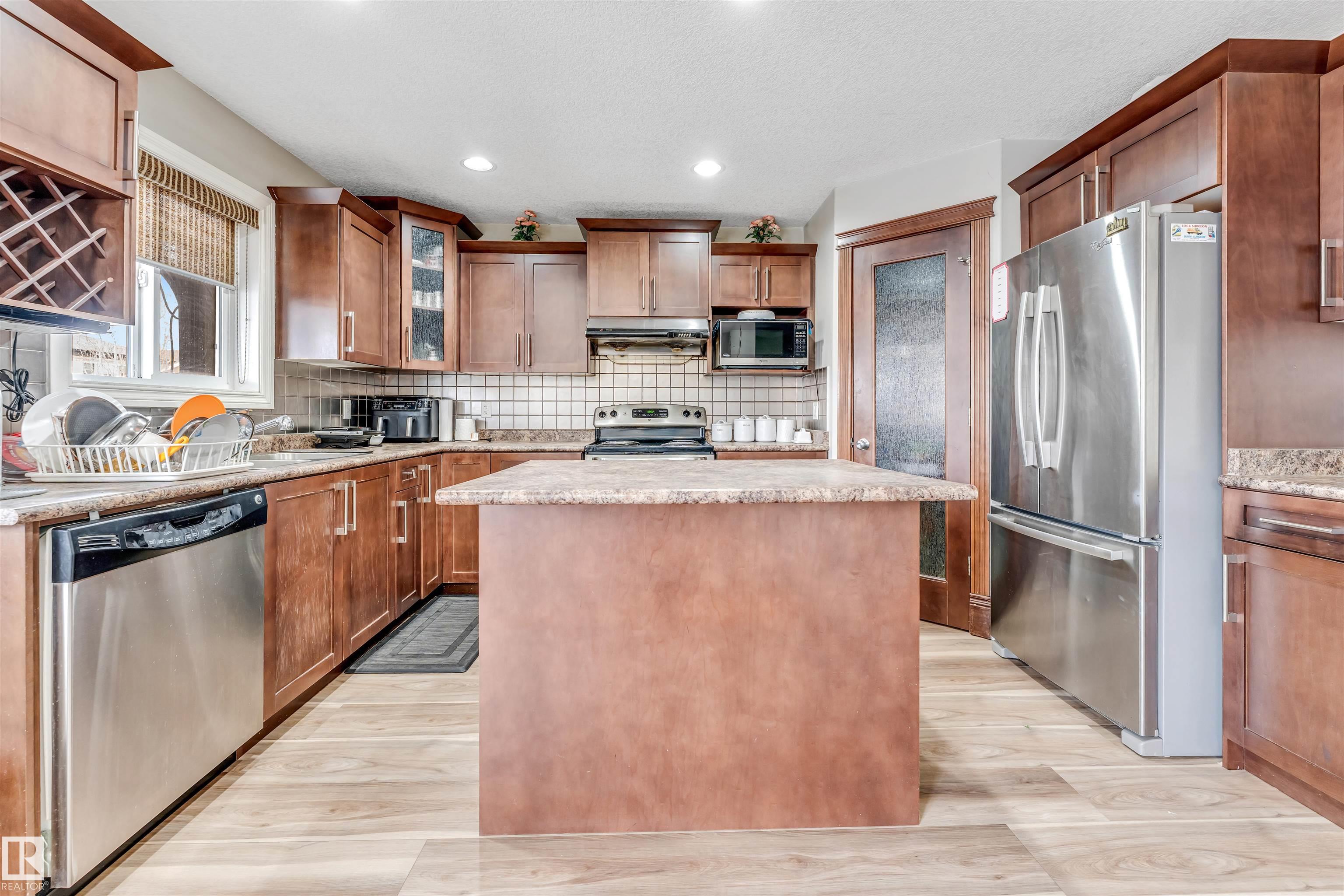 Photo 18 at 3228 18 Street NW, Silver Berry, Edmonton