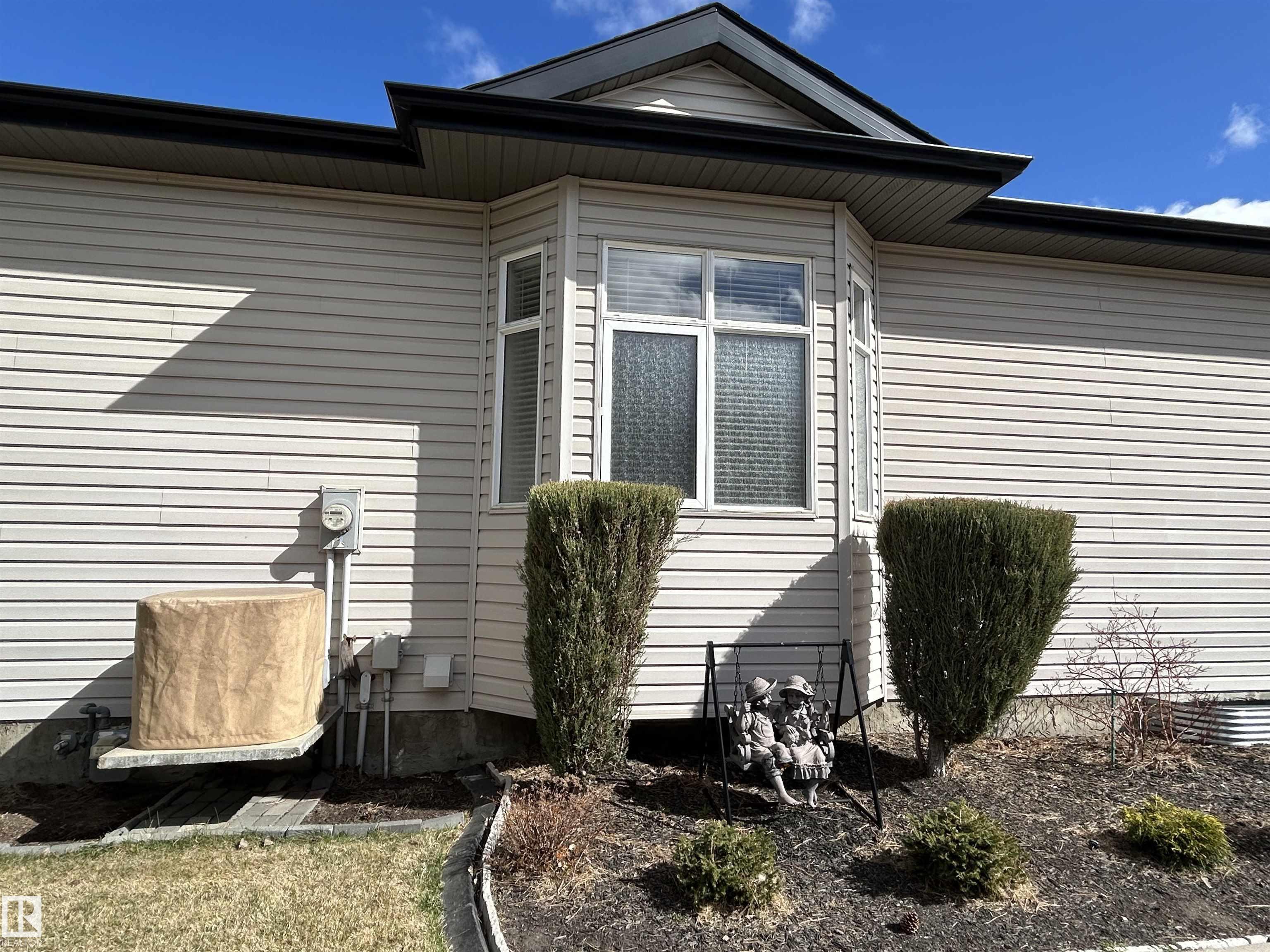 https://zimg.paragon.ice.com/ParagonImages/Property/PM/RAE/225393249/39/0/0/946f13b2ed365aaa4518d63c691d8a07/1/0b4356a4d577dae87345931e84a01f50/225393249-912bafd6-87e6-4967-9de8-a7938913bb31.JPG
