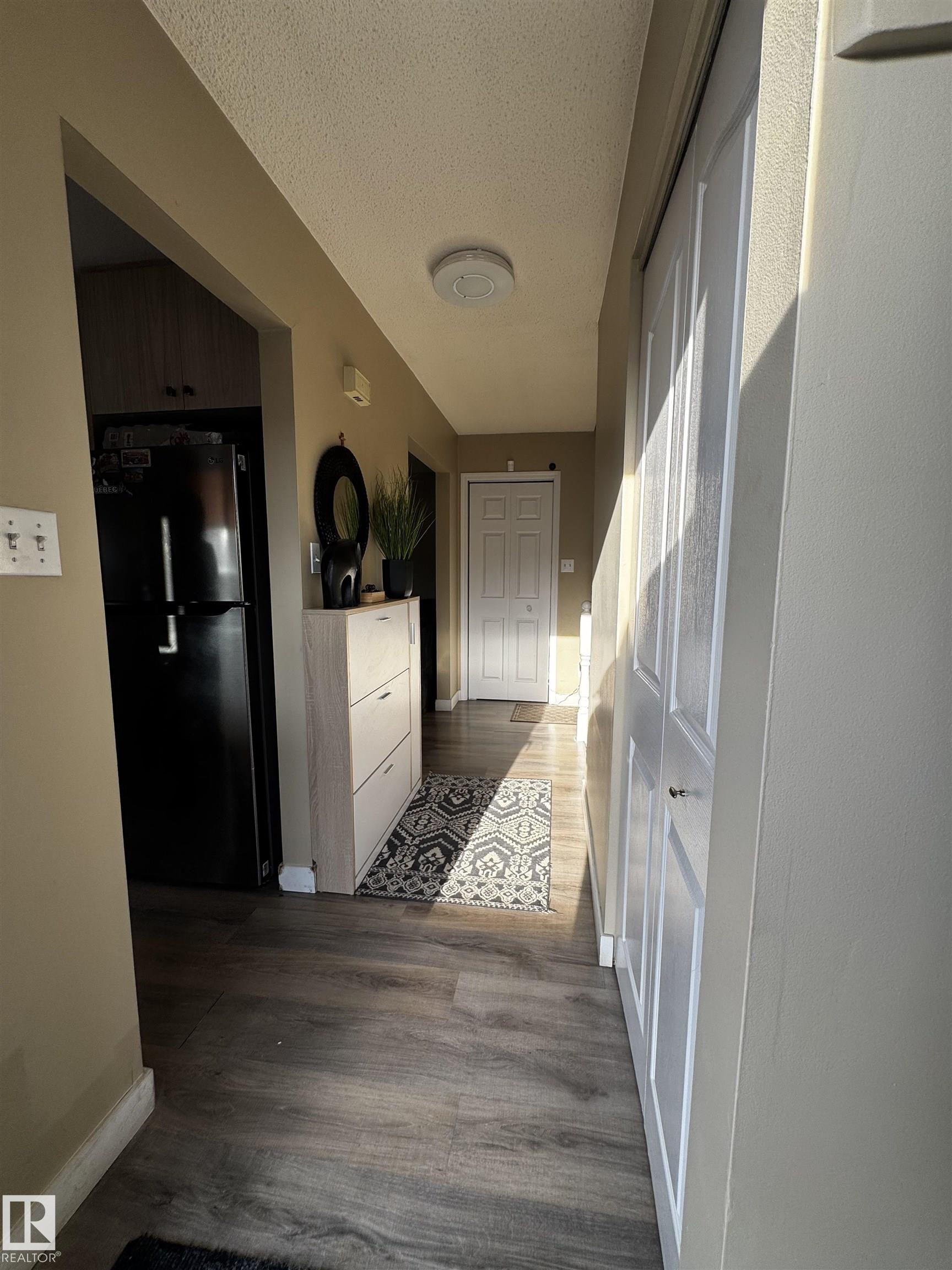 Photo 11 at 11452 152b Avenue NW, Caernarvon, Edmonton