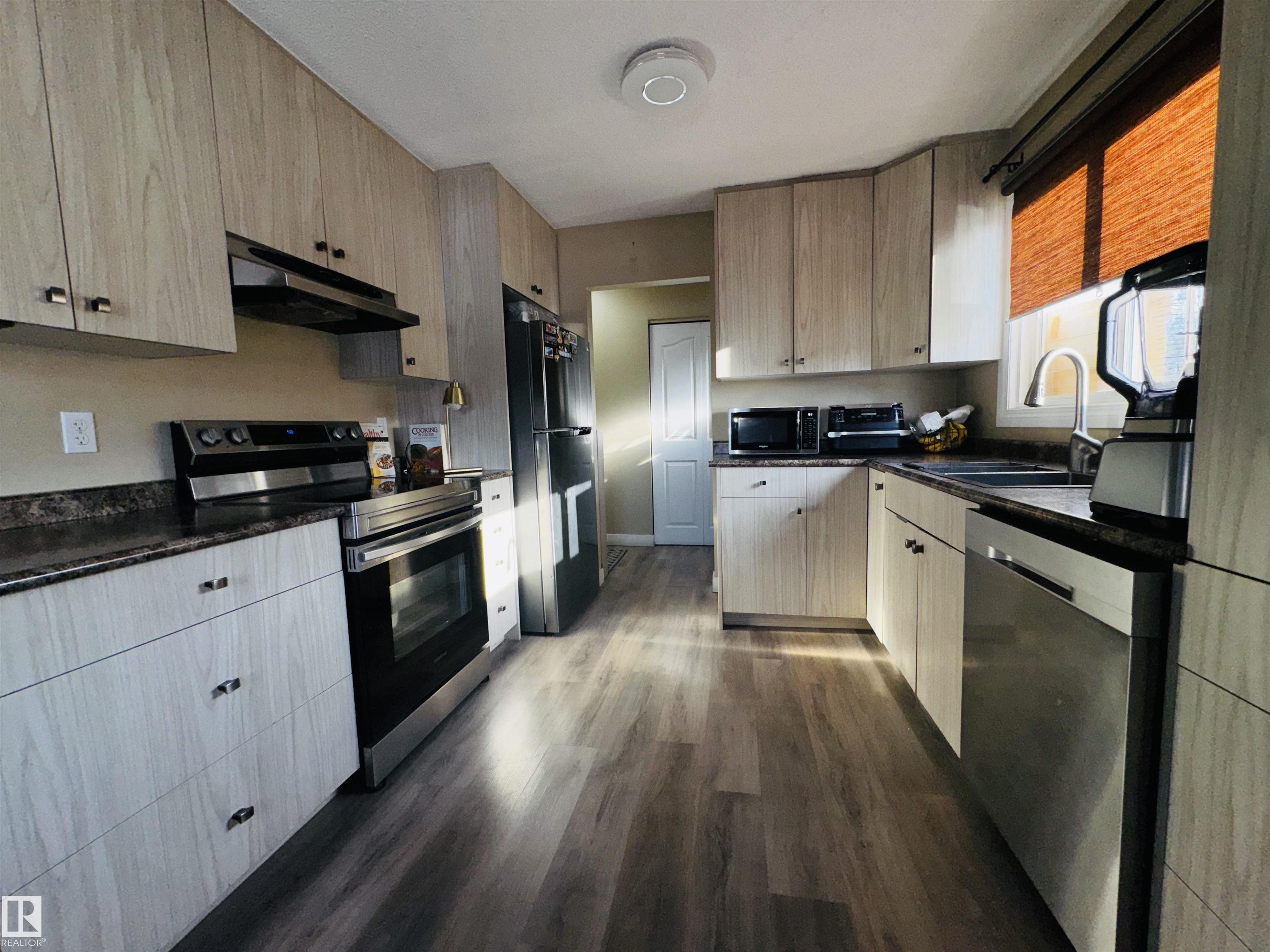 Photo 16 at 11452 152b Avenue NW, Caernarvon, Edmonton