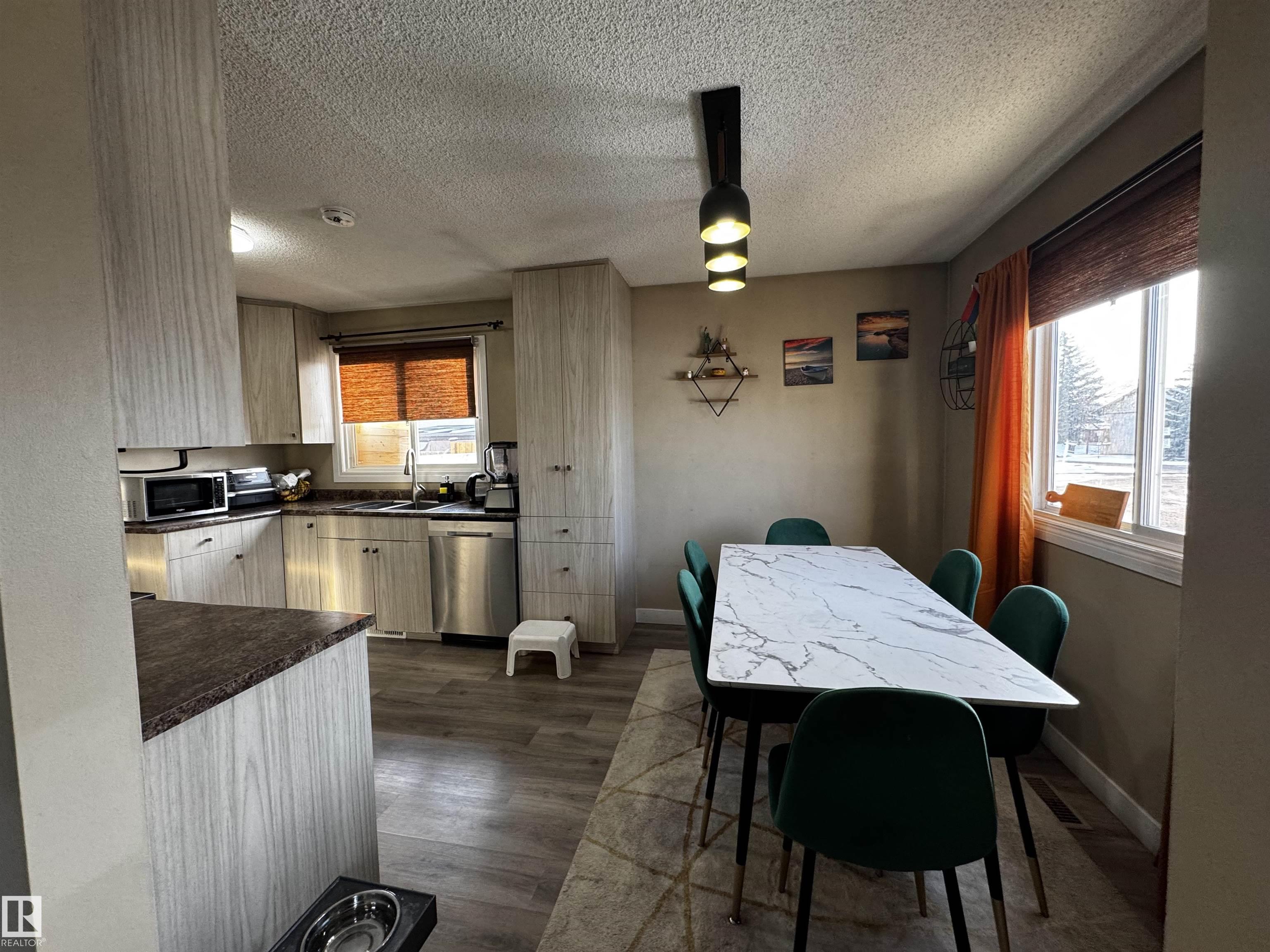 Photo 20 at 11452 152b Avenue NW, Caernarvon, Edmonton