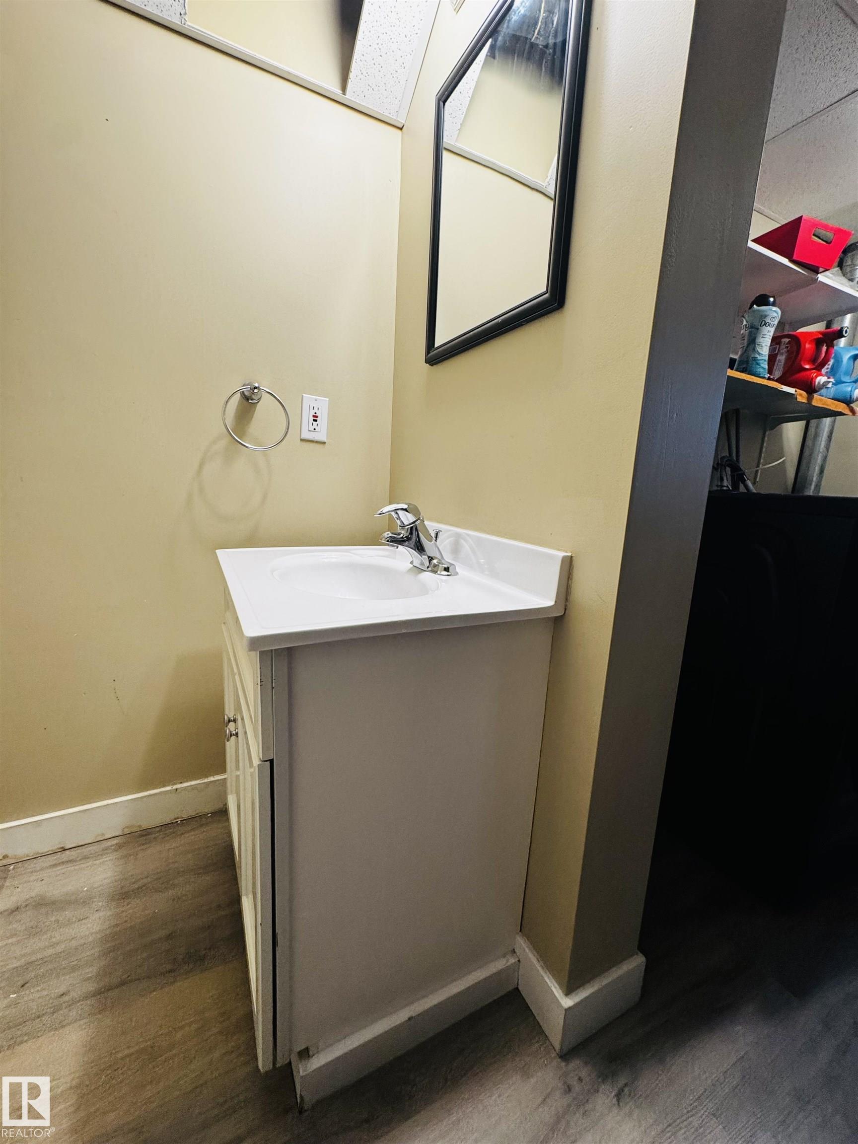 Photo 9 at 11452 152b Avenue NW, Caernarvon, Edmonton