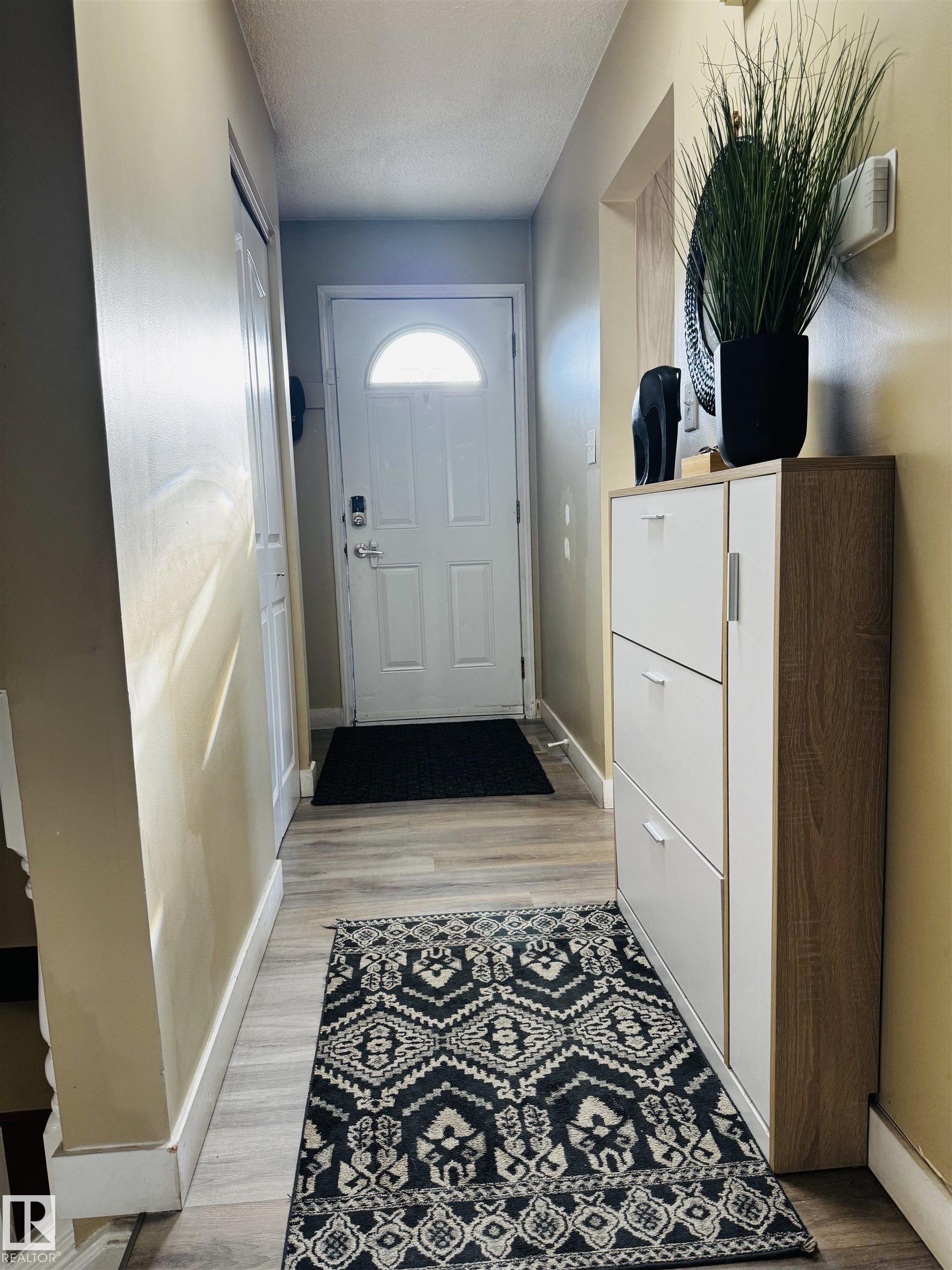 Photo 10 at 11452 152b Avenue NW, Caernarvon, Edmonton