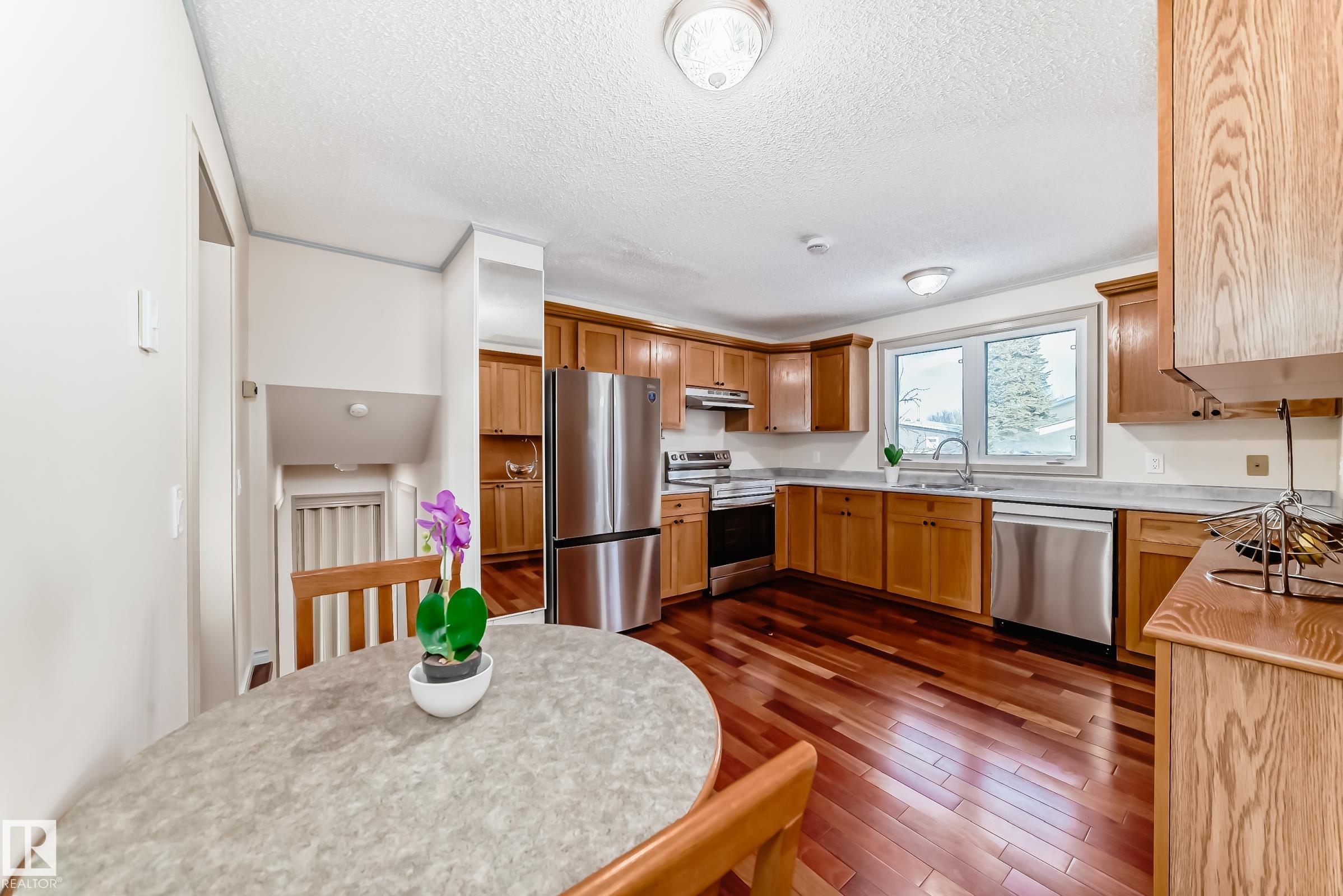 Photo 11 at 8733 181a Street NW, Belmead, Edmonton