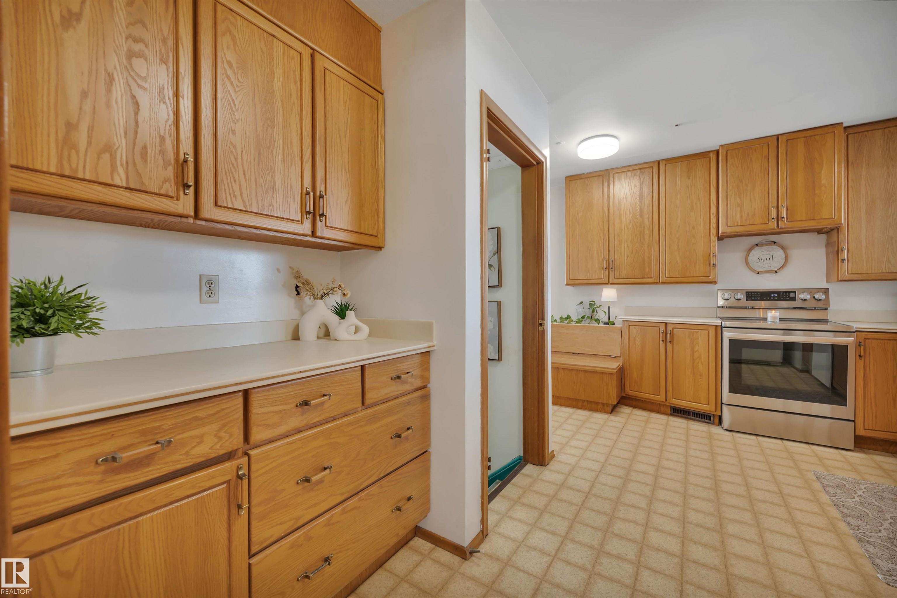 Photo 14 at 6608 84 Street NW, Argyll, Edmonton