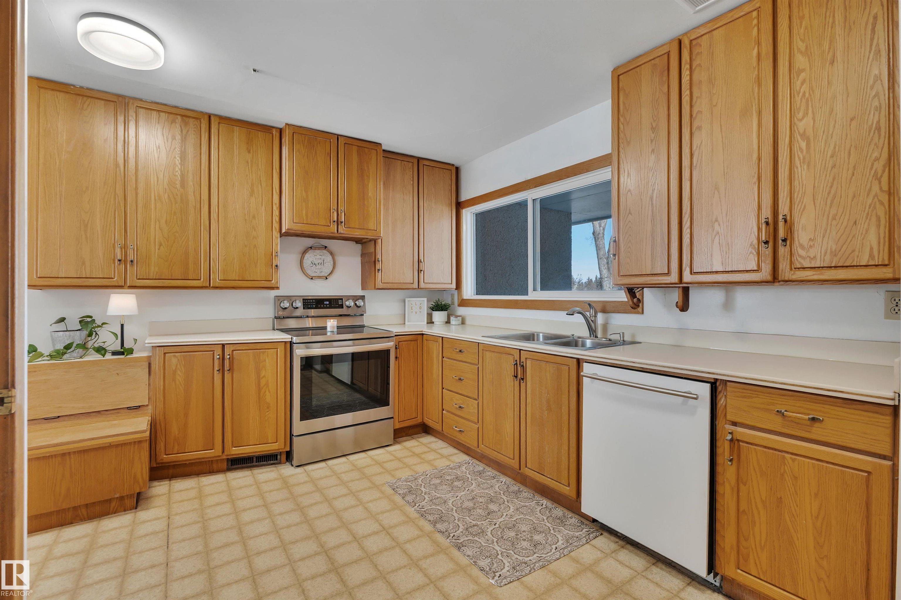 Photo 16 at 6608 84 Street NW, Argyll, Edmonton